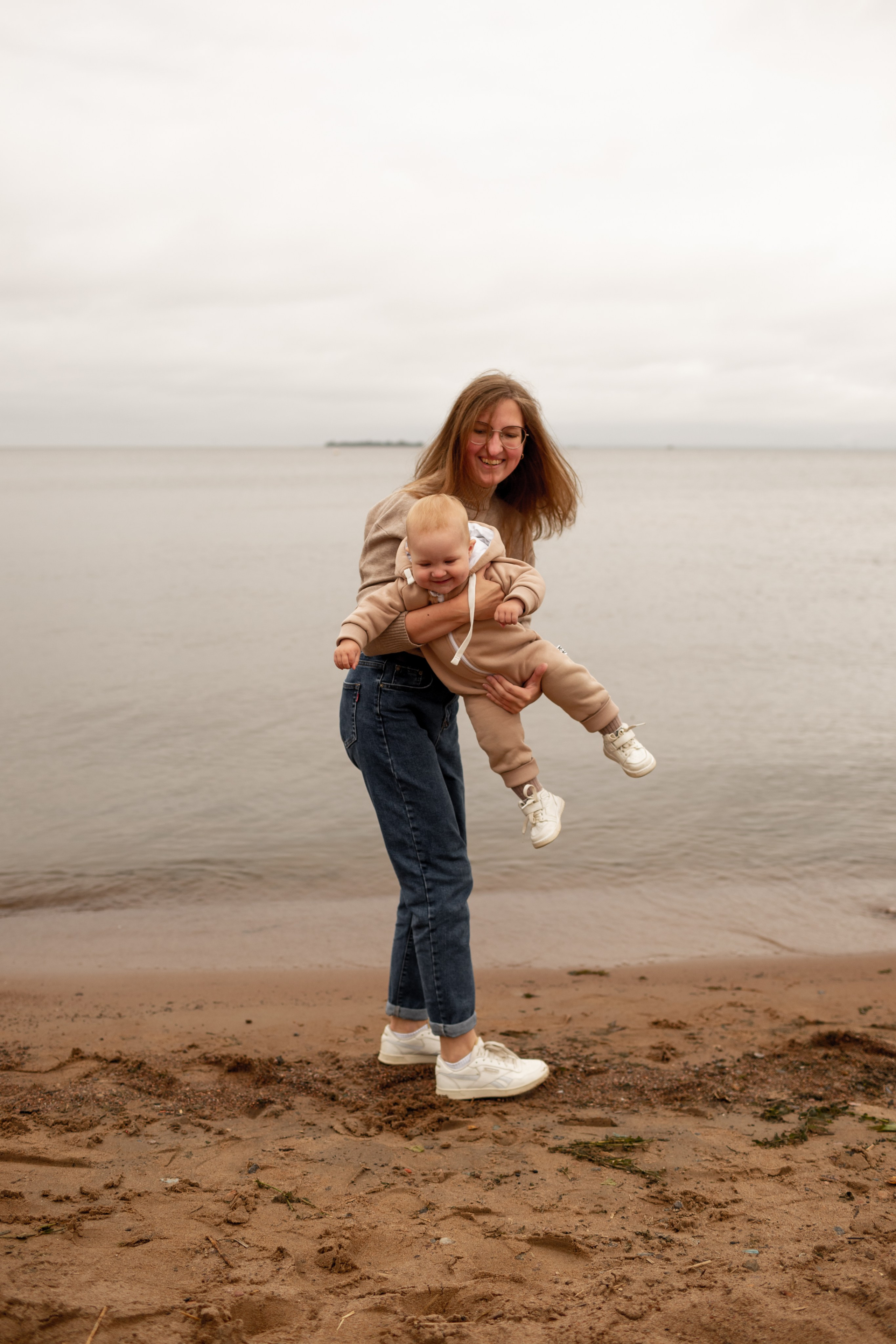 Семейная фотопрогулка на пляже. Свадебный фотограф Кирилл Белый