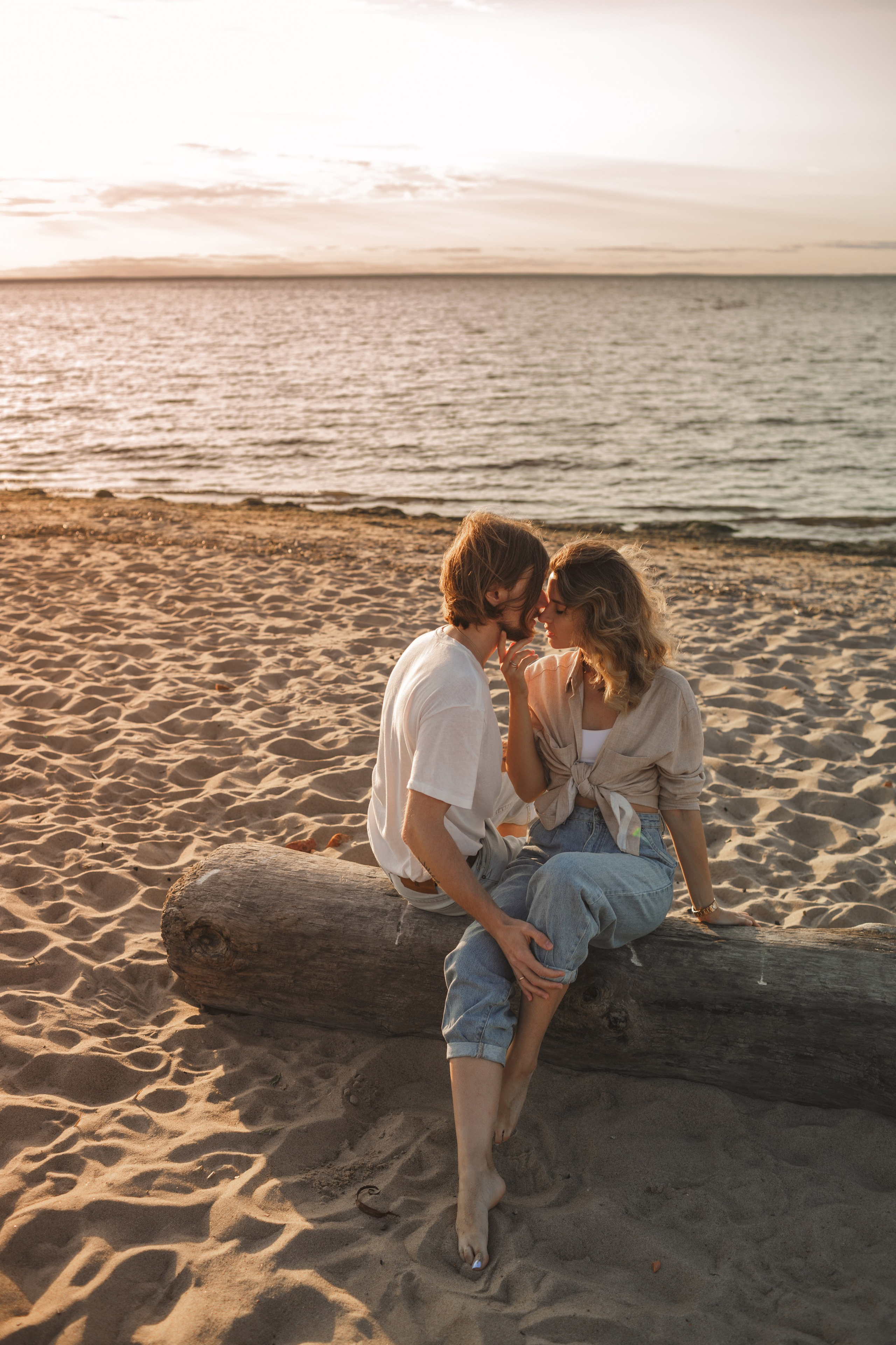 Фотосессия пары на закате. Свадебный фотограф Кирилл Белый