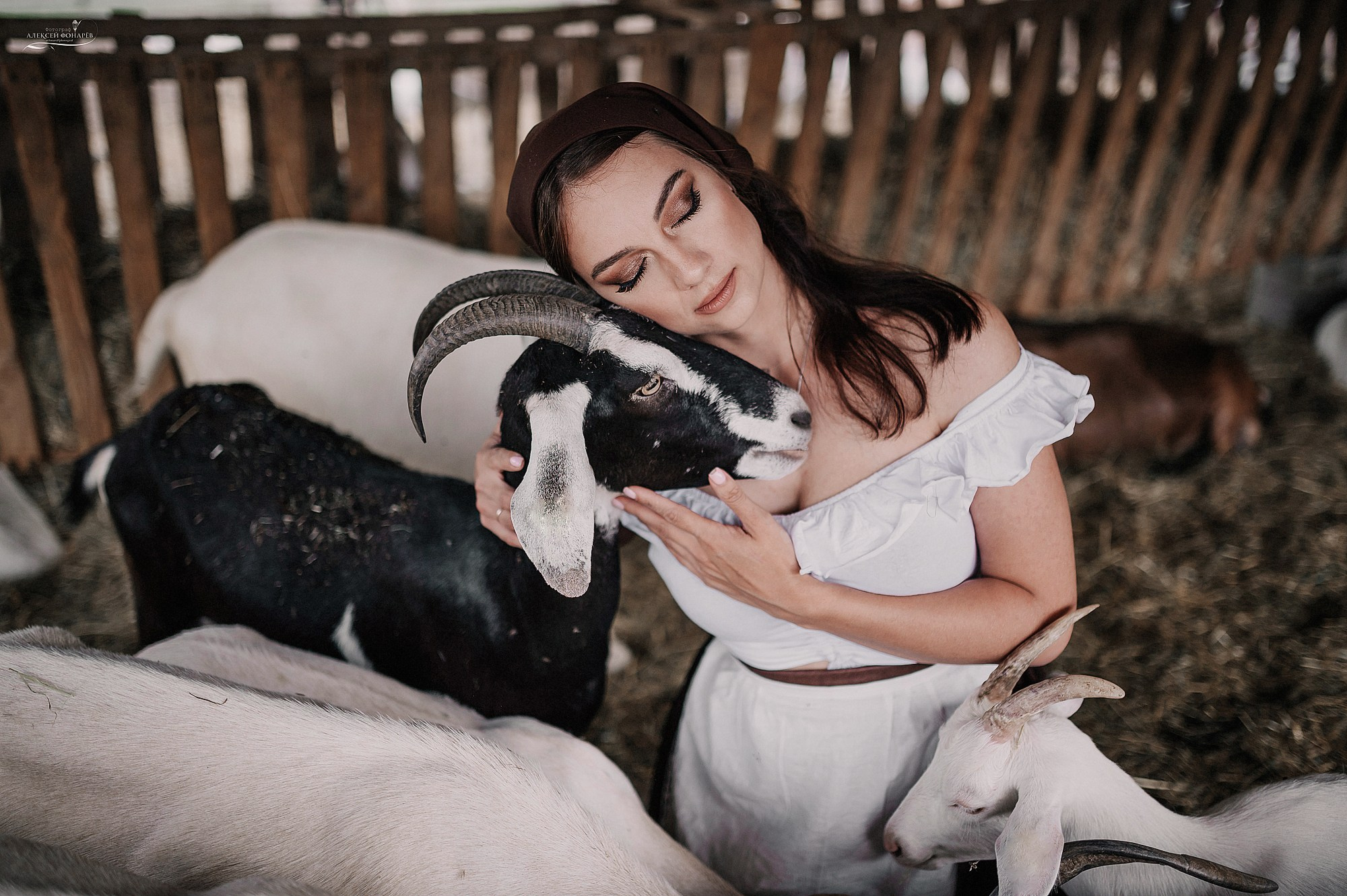 с козликом красавица позирует фотограф алексей фонарев