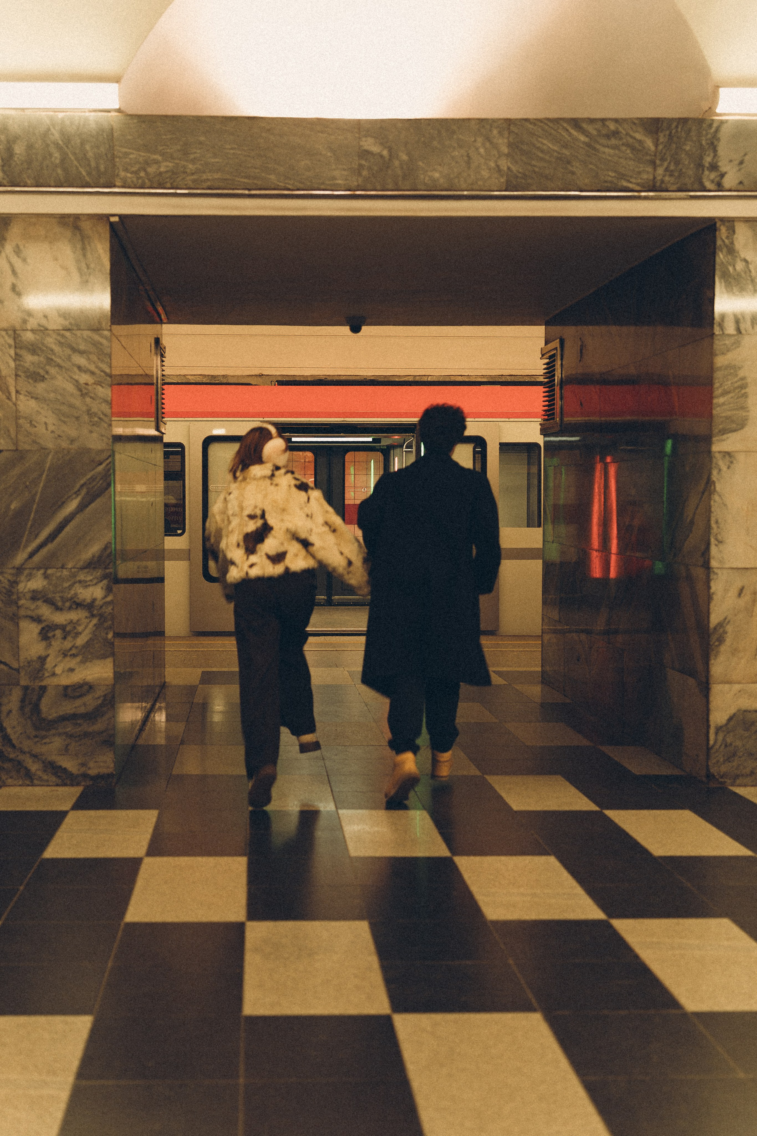 НОВОГОДНЯЯ ФОТОСЕСИИЯ ПАРЫ В МЕТРО ЛЮБОВЬ. Профессиональный фотограф, Санкт-Петербург — Виктория Богомолова