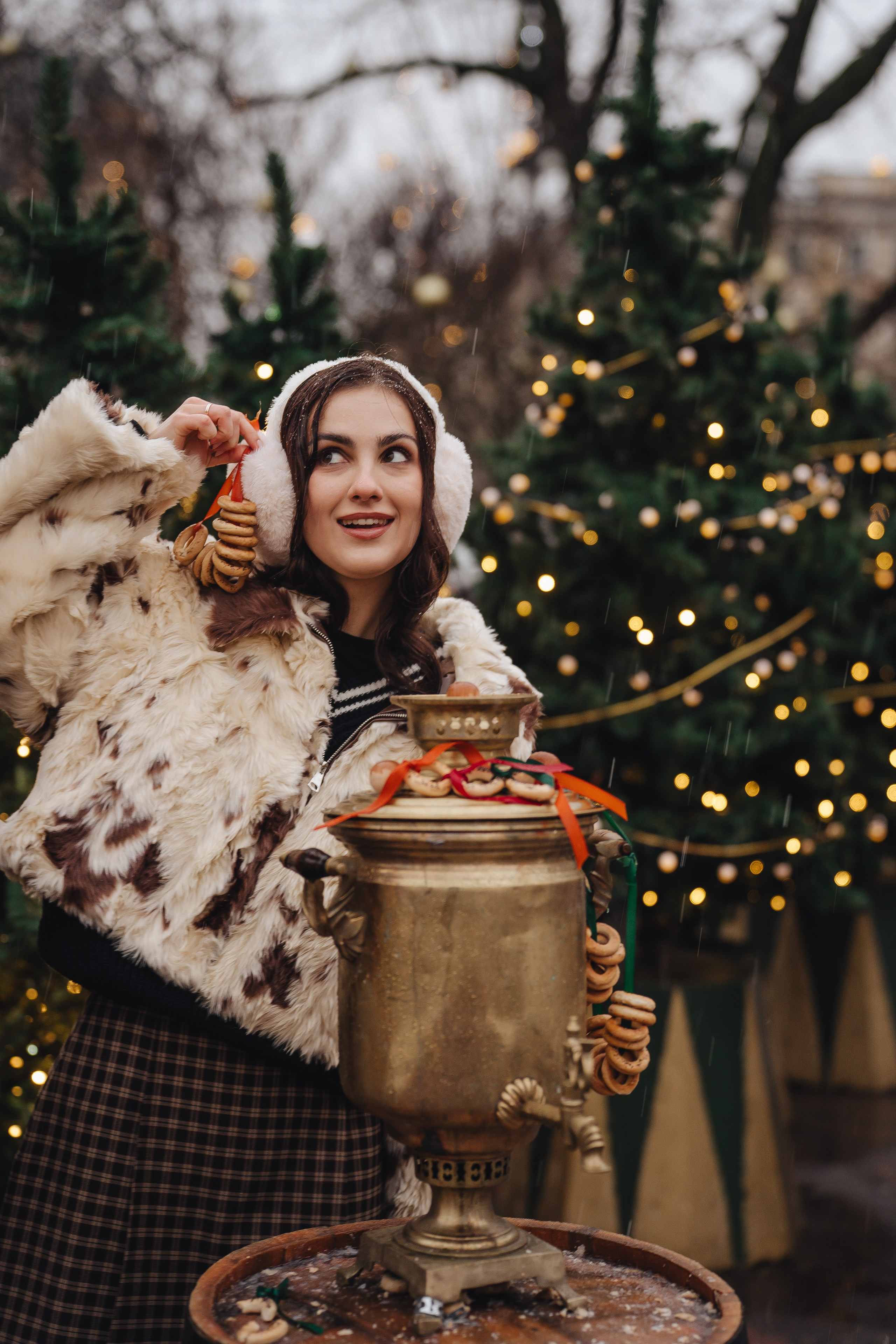 ПРОГУЛКА НА МАНЕЖНОЙ ПЛОЩАДИ ДЛЯ ДЕВУШКИ ПЕРЕД НОВЫМ ГОДОМ (НОВОГОДНЯЯ ФОТОСЕССИИЯ НА МАНЕЖНОЙ ПЛОЩАДИ). Профессиональный фотограф, Санкт-Петербург — Виктория Богомолова