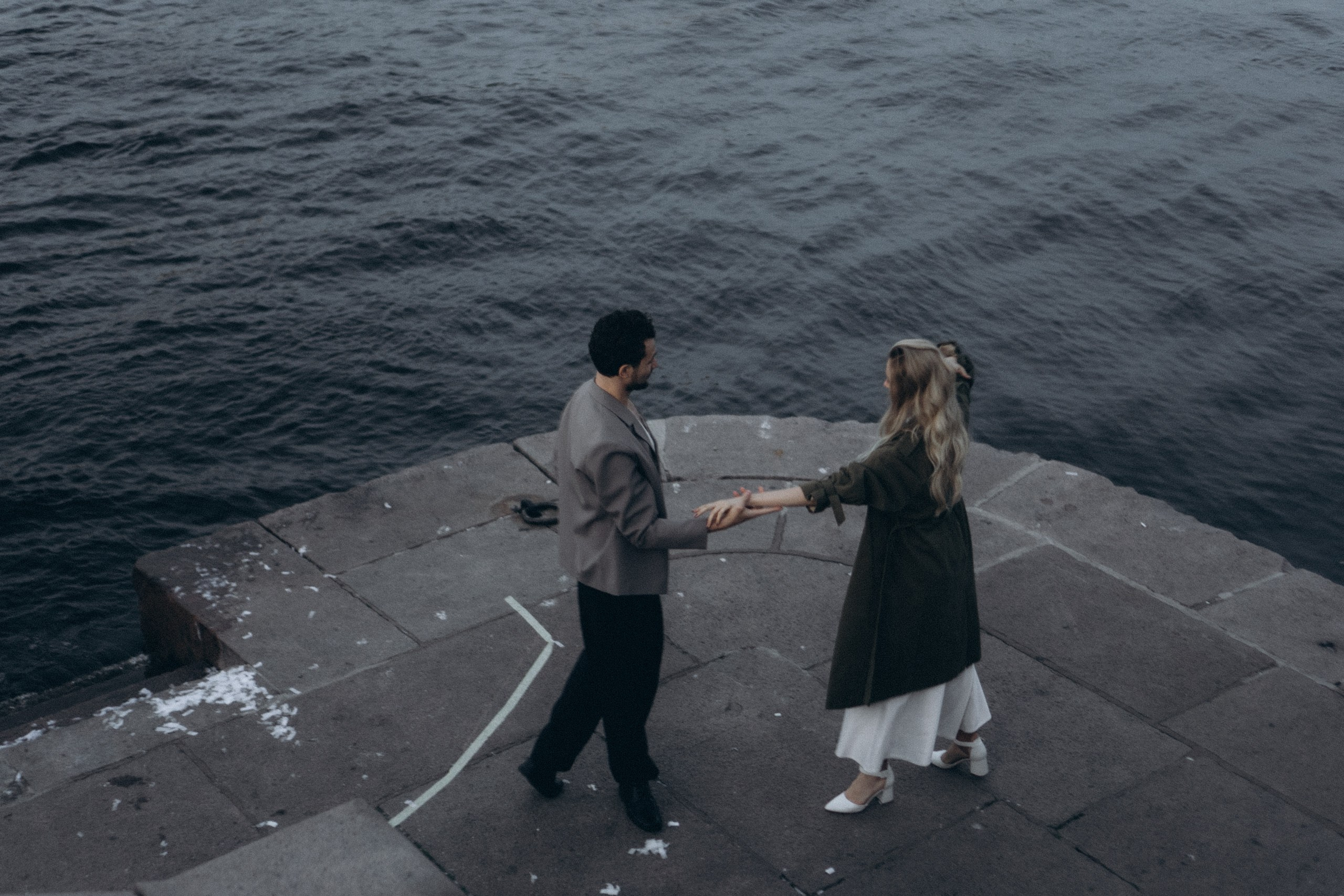 СВАДЕБНАЯ СЬЕМКА ПАРЫ НА РАССВЕТЕ В БЕЛЫЕ НОЧИ И ПРОГУЛКА С РАЗВОДНЫМИ МОСТАМИ И ПИКНИК ВОЗЛЕ ИСАКИЕВСКОГО СОБОРА. Профессиональный фотограф, Санкт-Петербург — Виктория Богомолова