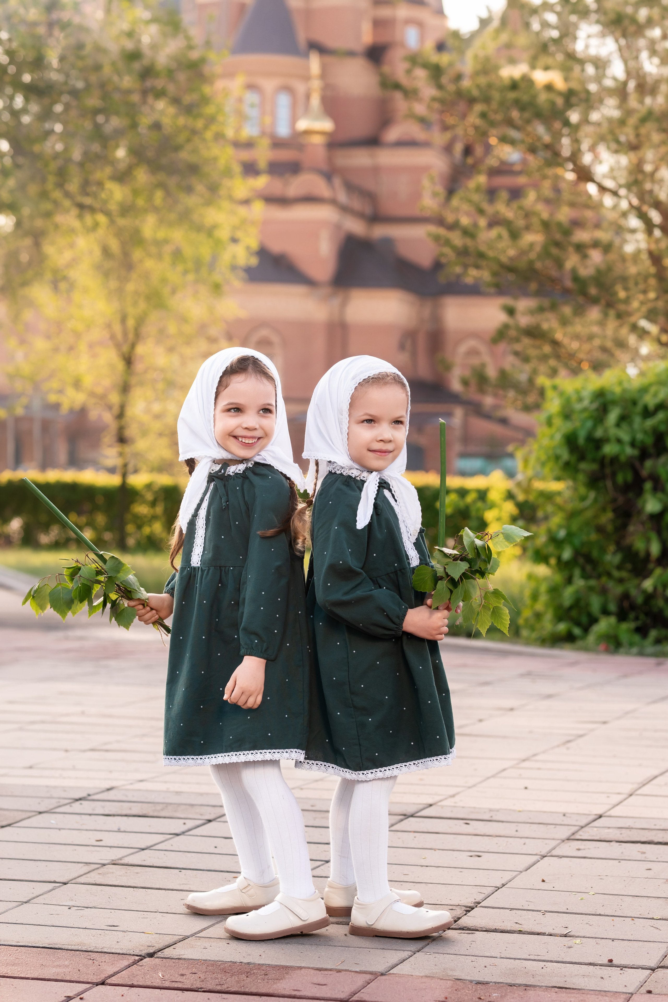 Съемка двух сестричек. Церковный фотограф на Таинство Крещения и Венчания в Оренбурге и Оренбургской области Екатерина Белкина