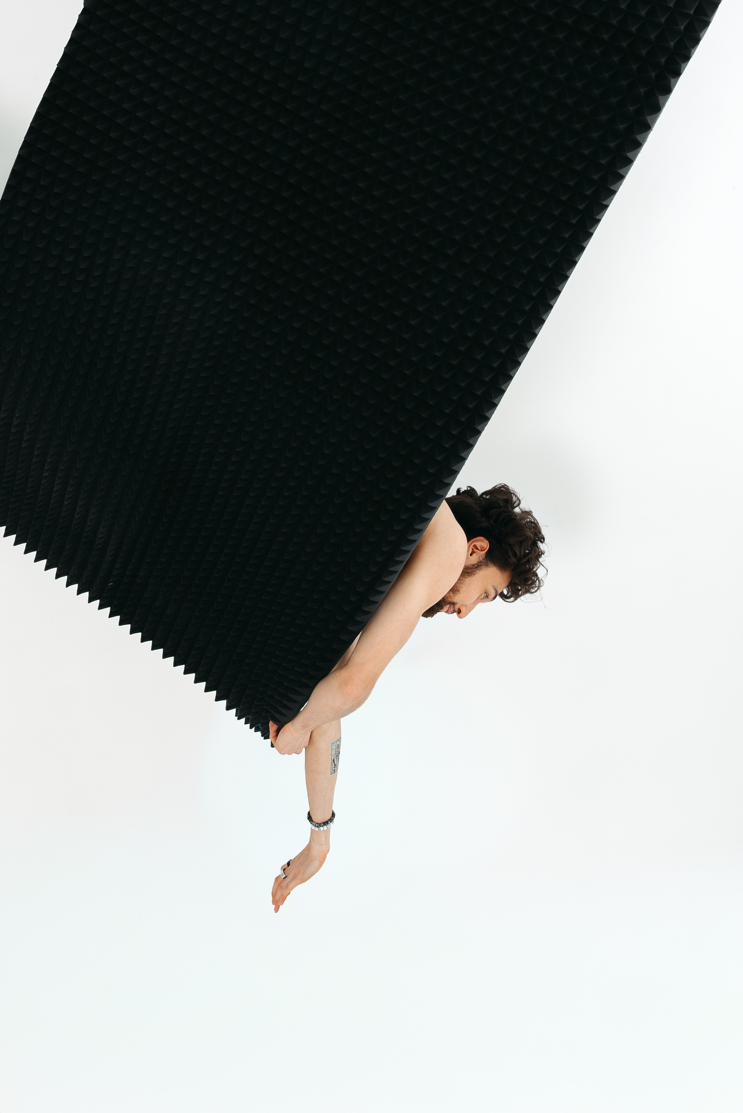 Вне зоны слышимости