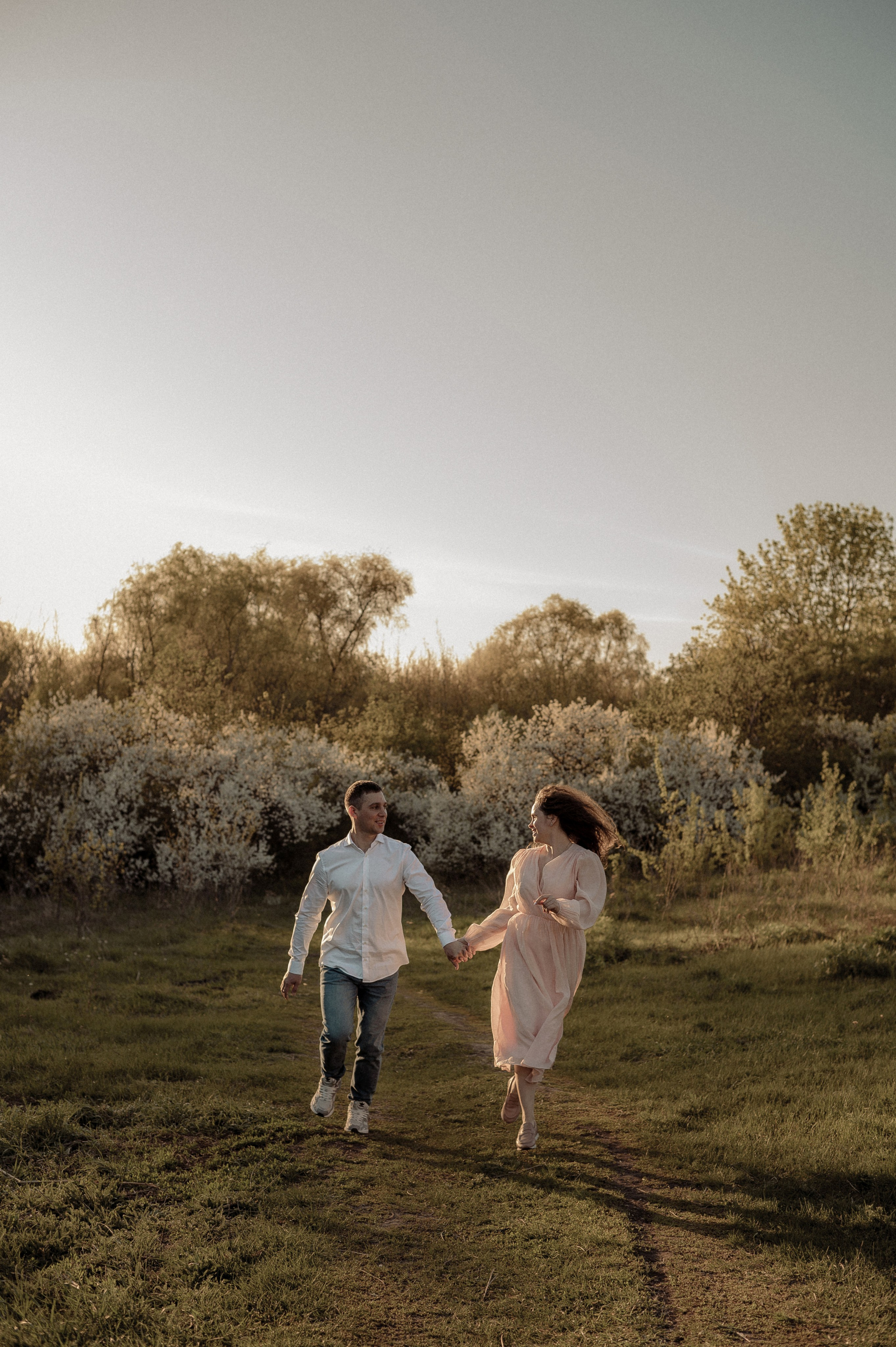 Настя, Антон и цветущие сады. Фотограф Мария Стрелкова