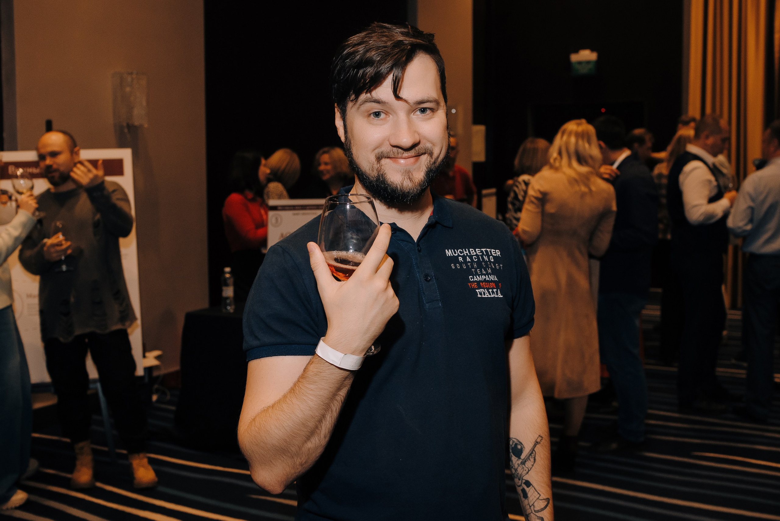 ФЕСТИВАЛЬ ВИНА И КРЕПКИХ НАПИТКОВ МАВТ-ВИНОТЕКА. Репортажный фотограф Зуев Роман г. Челябинск