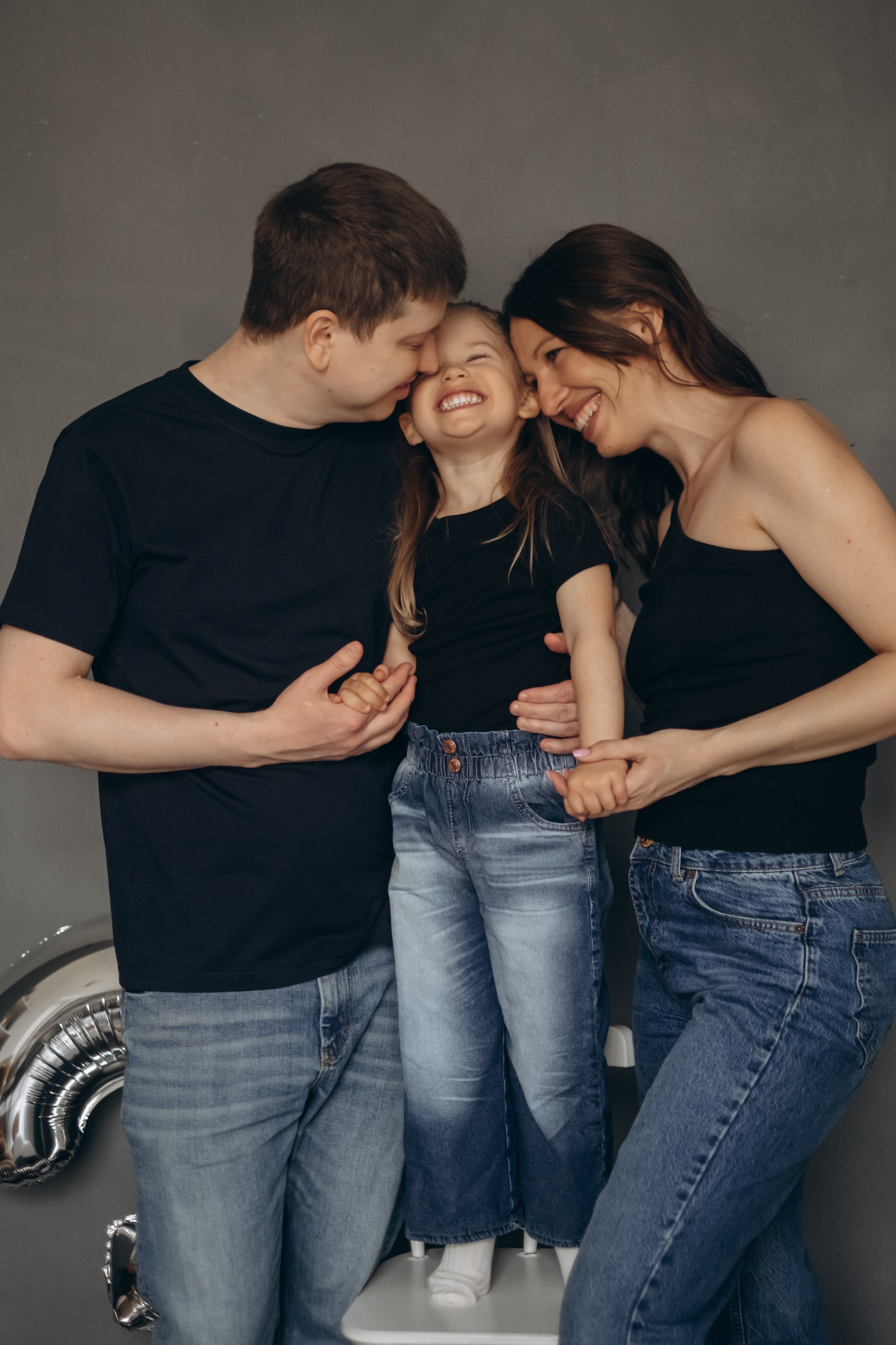 Фотосессия «День рождения» в минималистичной студии. Фотограф Новосибирск Анна Рождественская