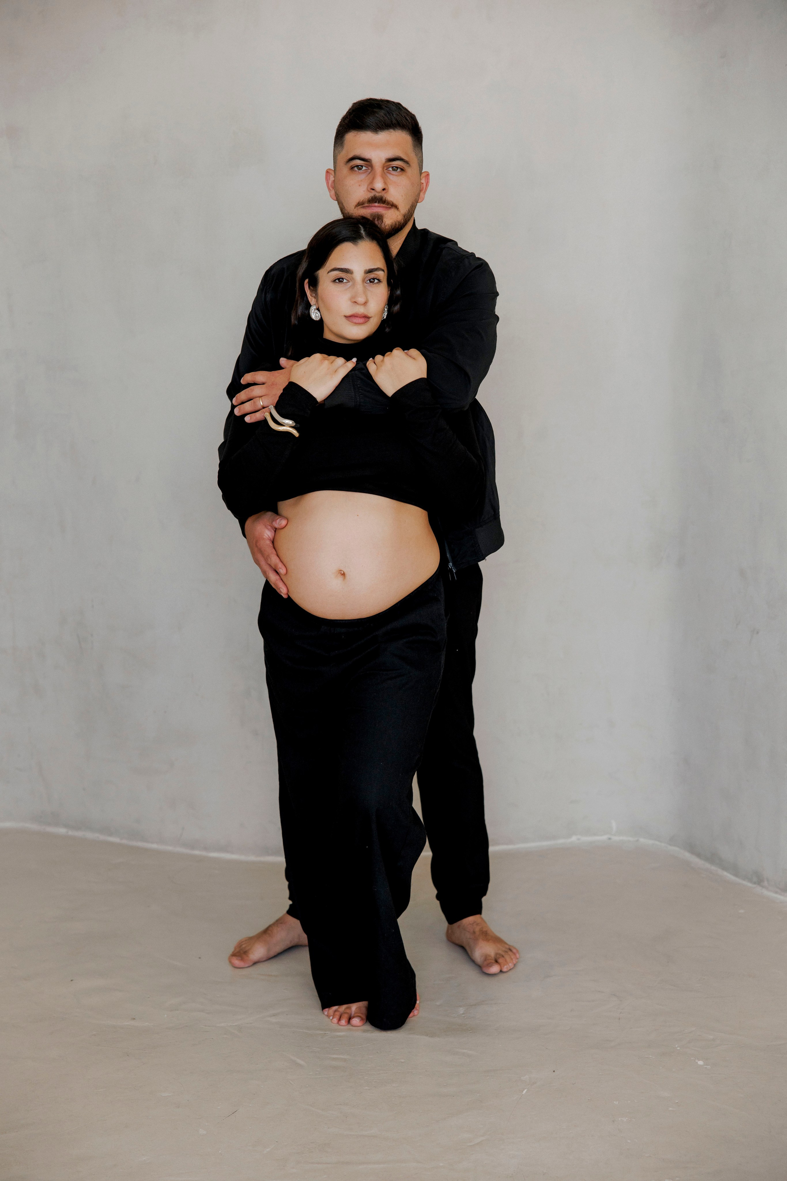 Pregnancy photoshoot inside the Grey Studio. Главная