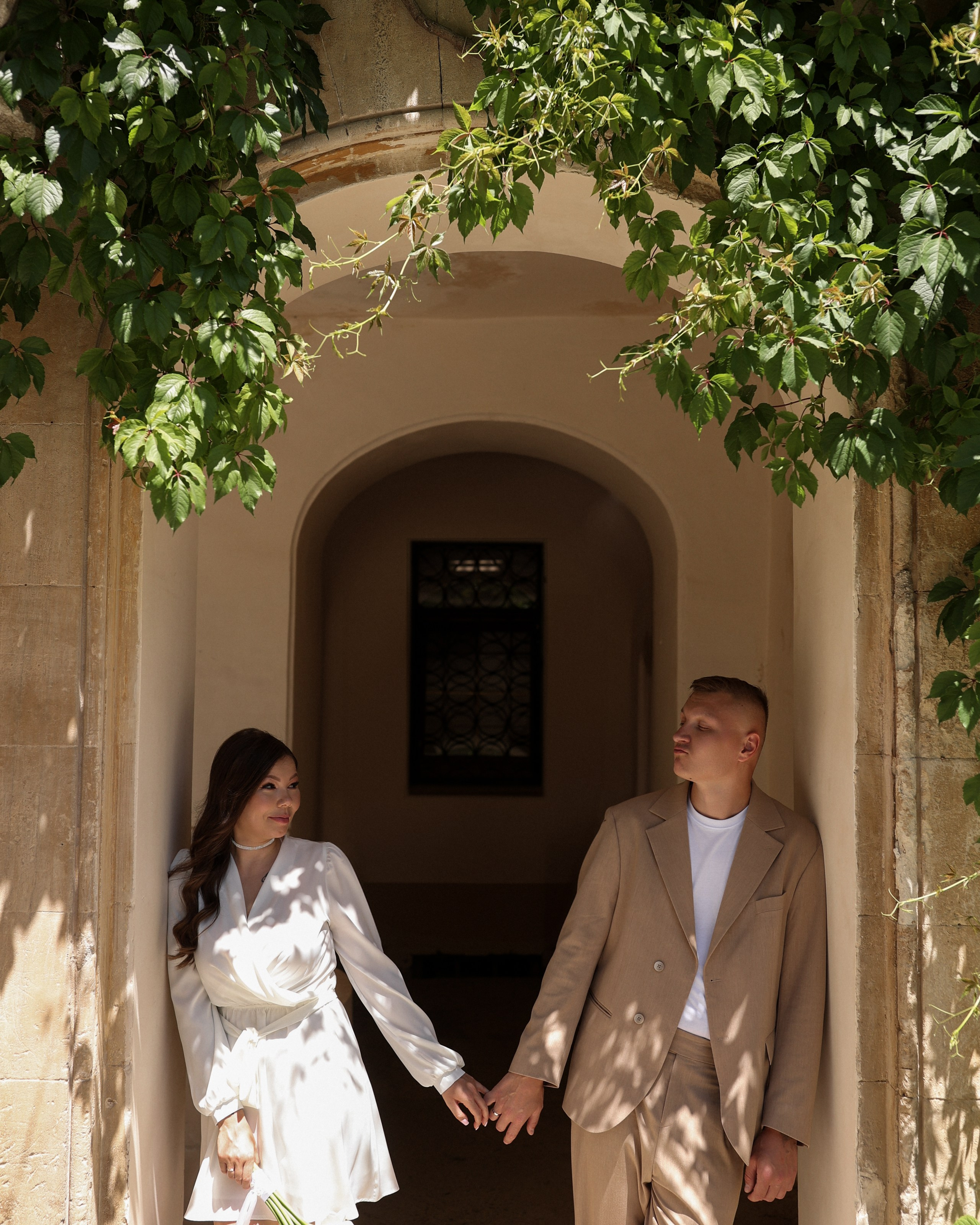 Роспись и прогулка в старом Херсонесе. Фотограф в Севастополе и Крыму Артем Волобуев