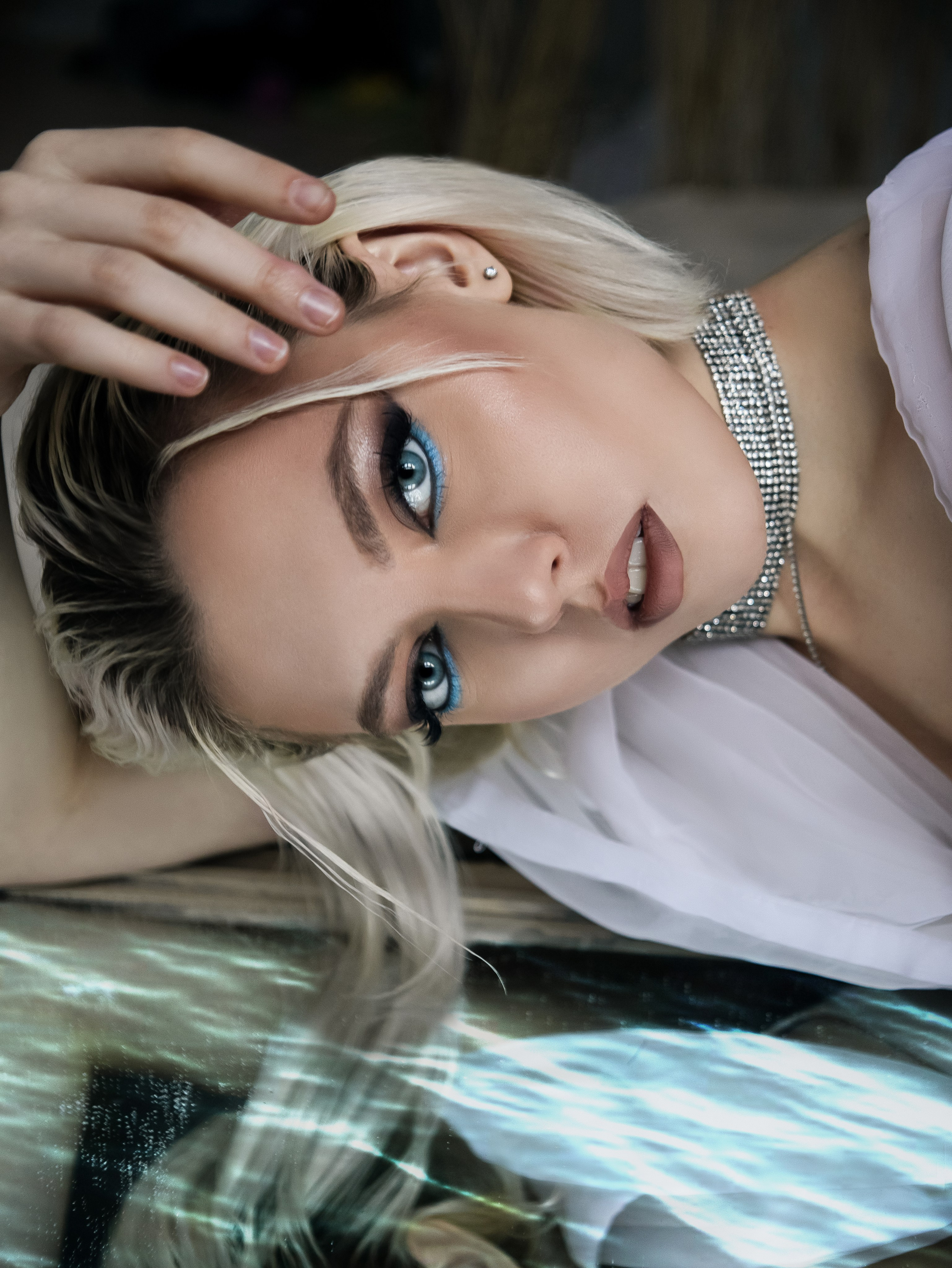 В зазеркалье