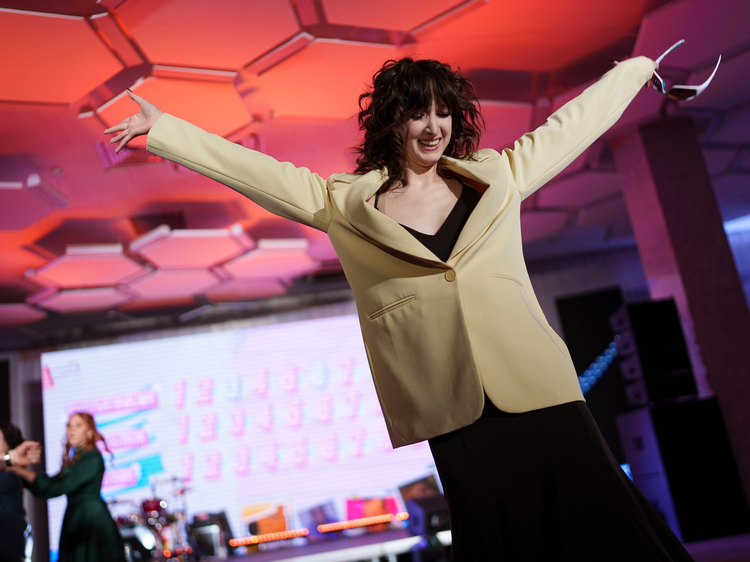 Фотограф на выпускной в Уфе — съёмка в Конгресс-холле для гимназии № 39