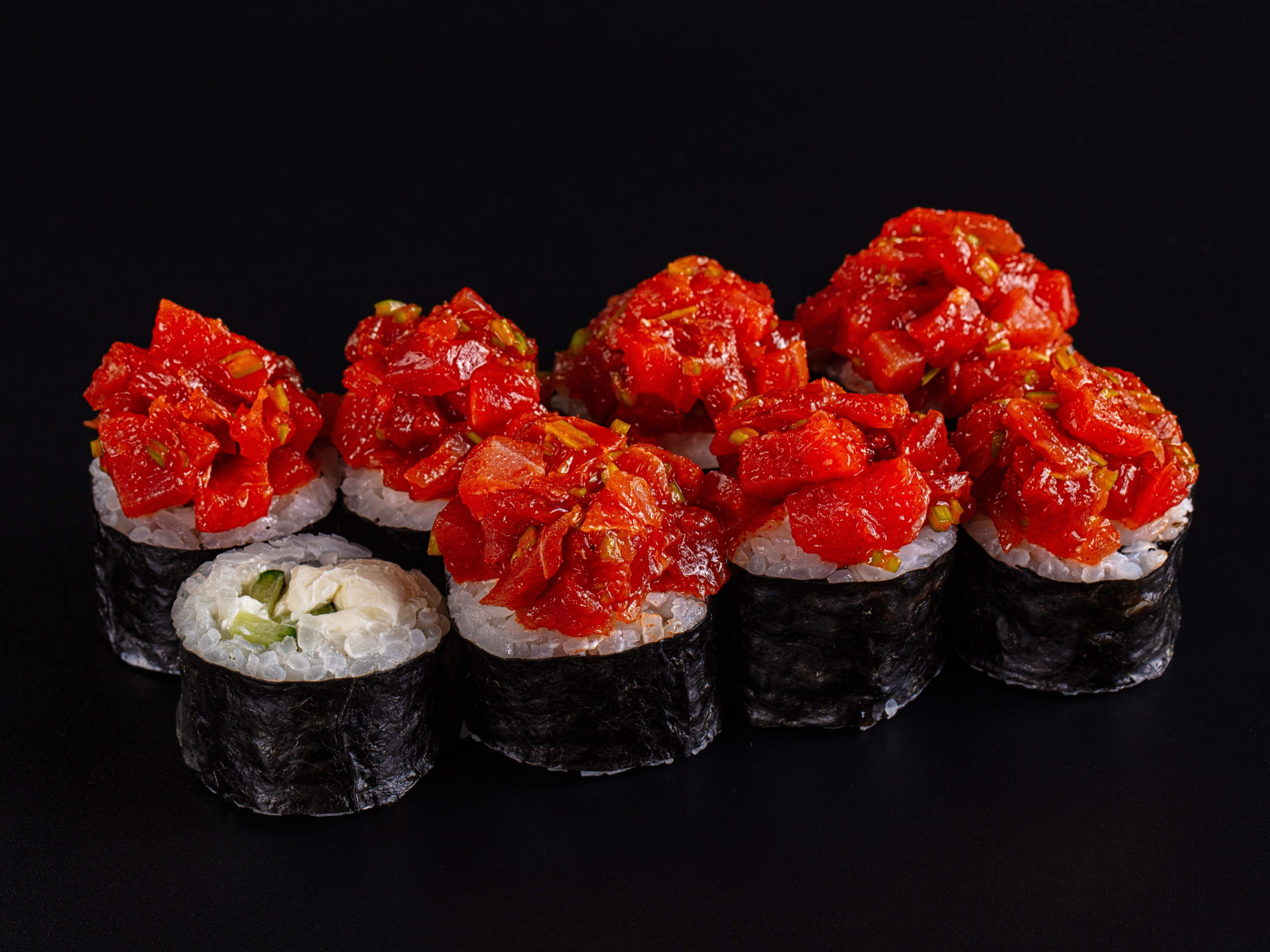 Фотосъемка суши и роллов. Заказ по тел.: +7 (906) 006-90-22. Фуд-фотограф Андрей Старостин — съемка еды в Москве. 9000 руб. в час