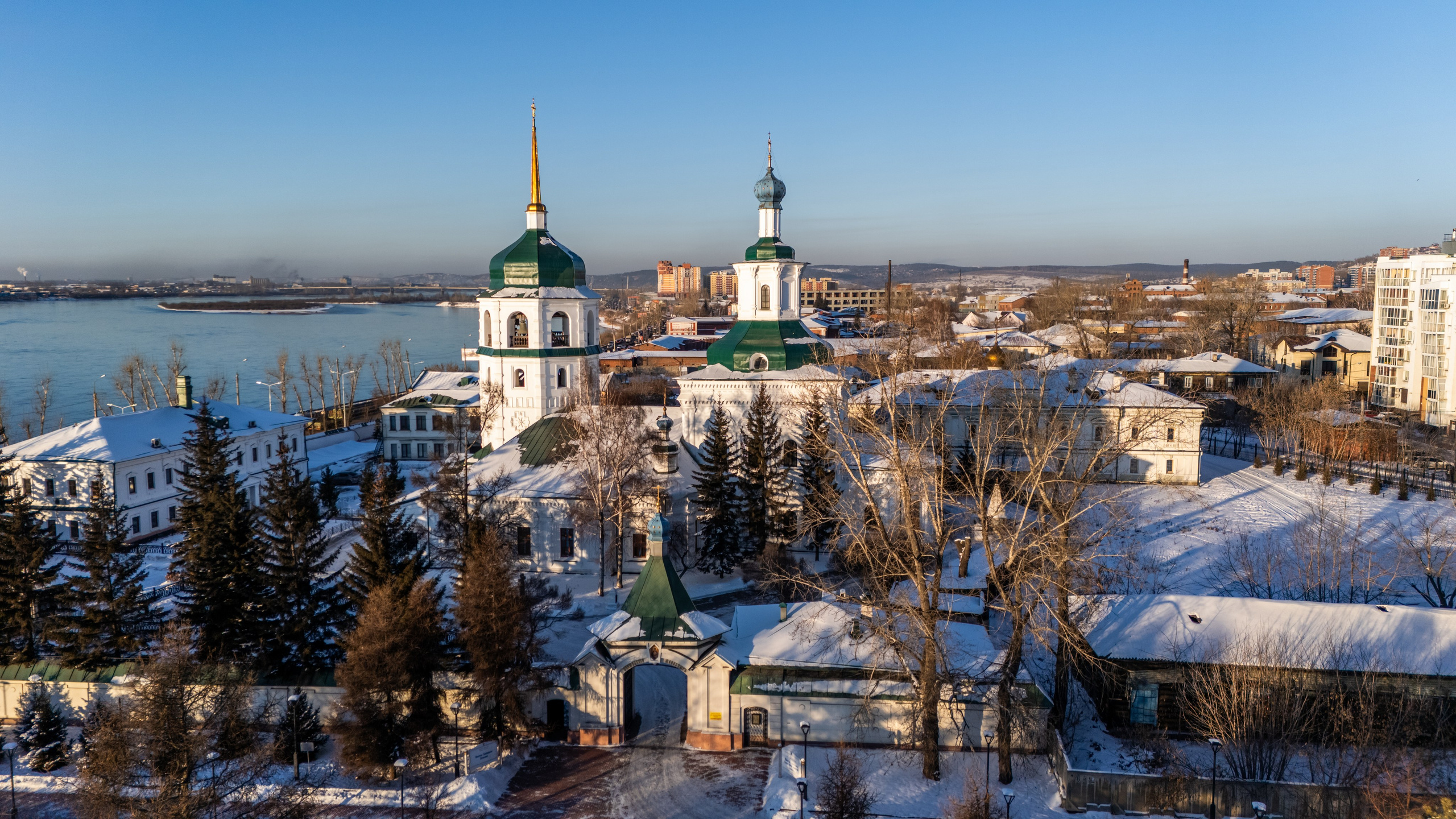 Архитектура города. Фотограф, видеограф и пилот дрона на Байкале