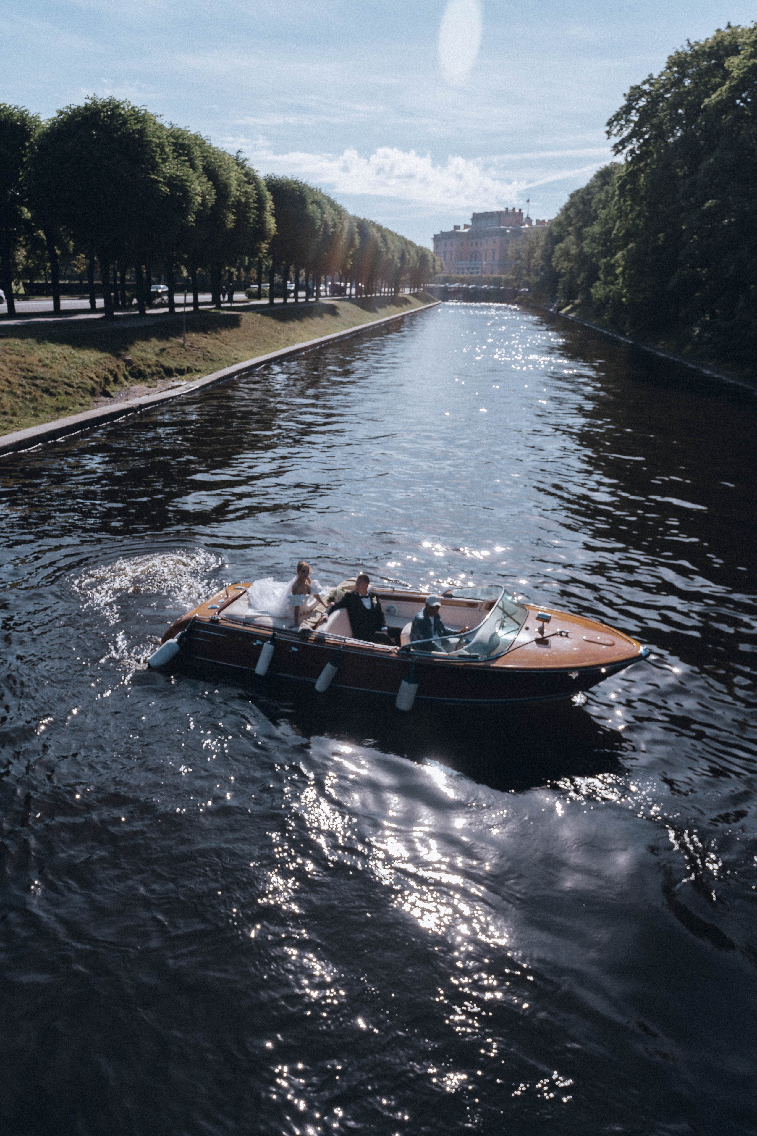 СВАДЕНБНАЯ СЬЕМКА НА КАТЕРЕ ПО КАНАЛАМ САНКТ-ПЕТЕРБУРГА И В АКВАТОРИИ НЕВЫ. Профессиональный фотограф, Санкт-Петербург — Виктория Богомолова