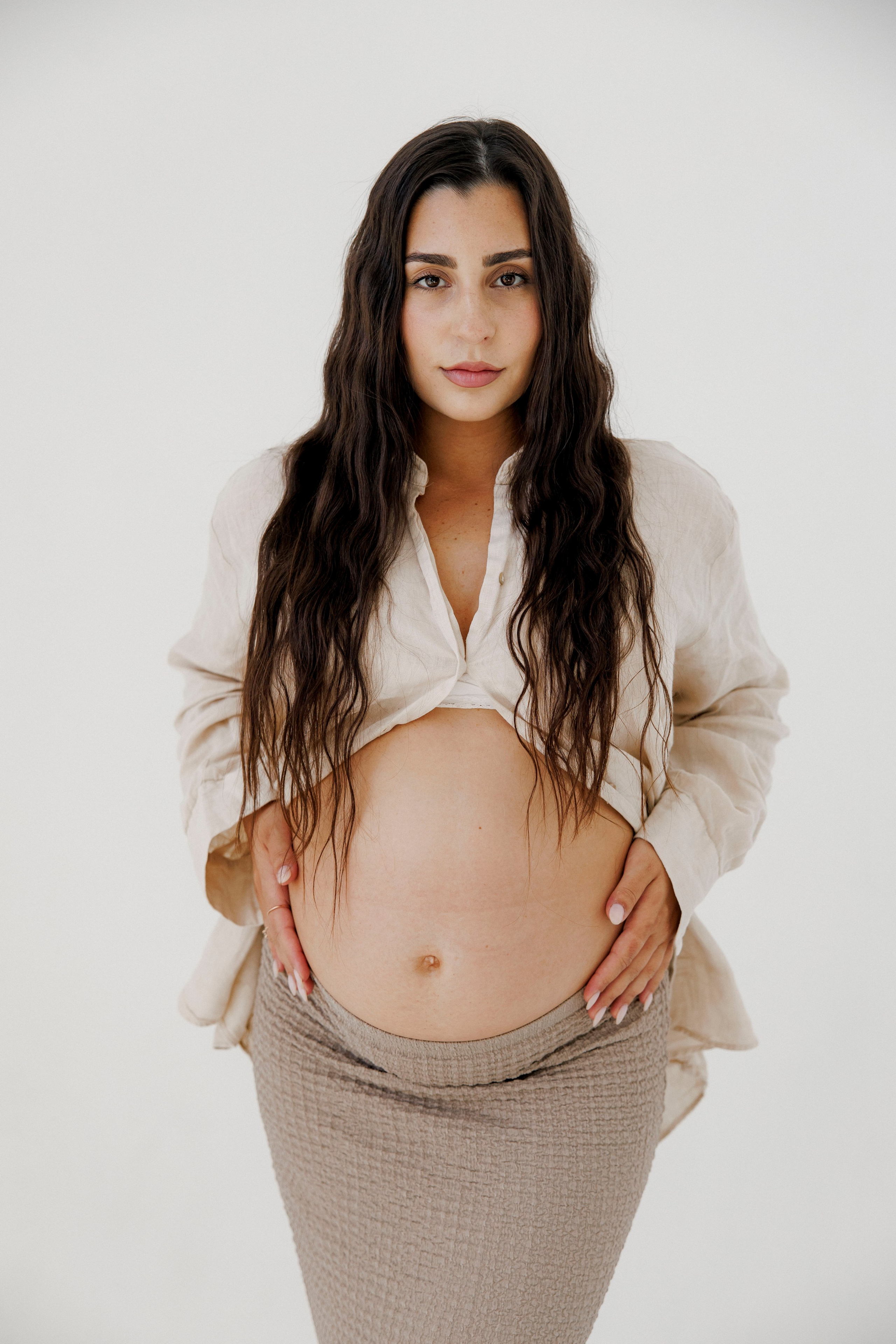 Pregnancy photoshoot inside the Grey Studio. Главная