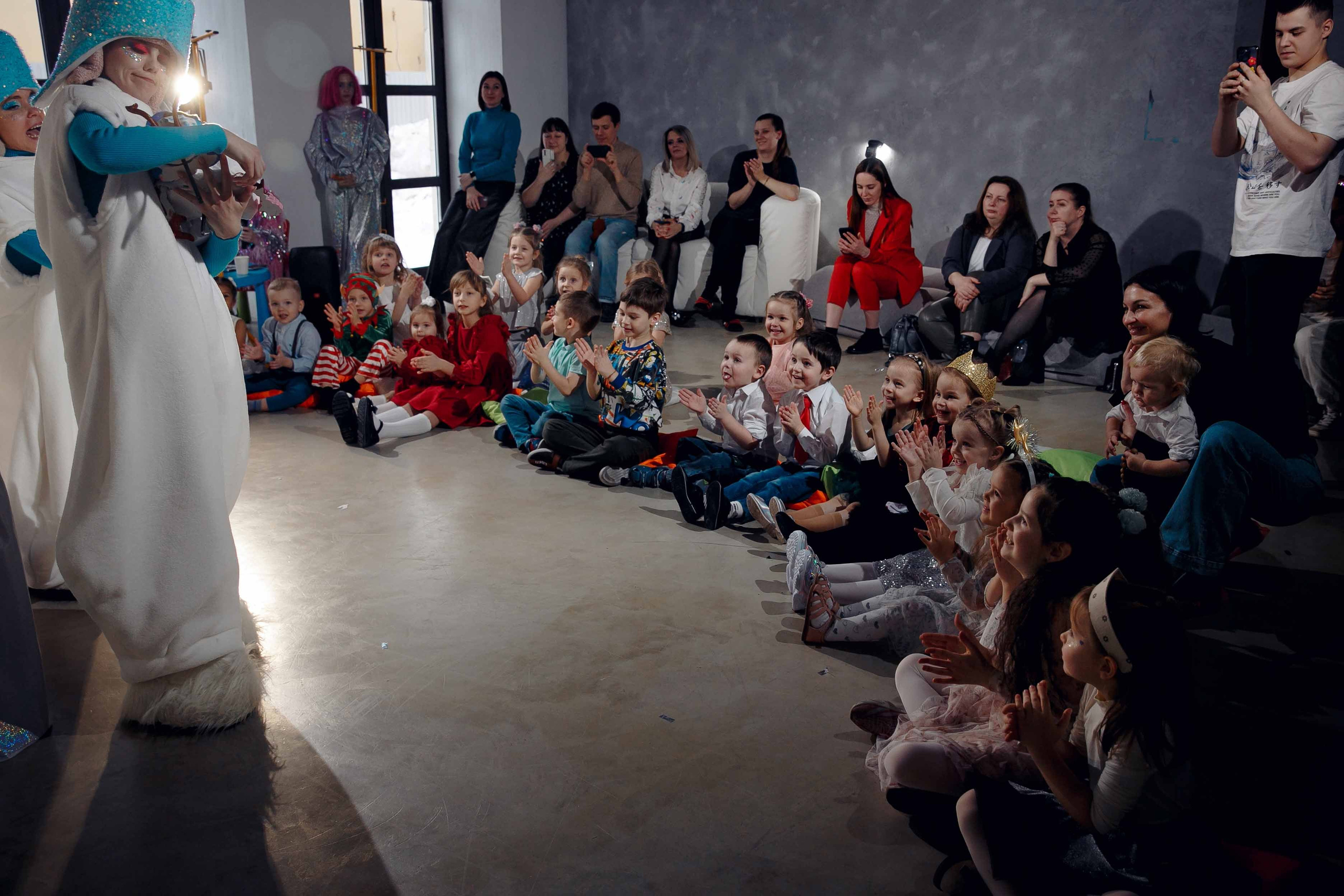 Елка в «Фотоцехе» #1. Ваш репортажный фотограф Артемий Антонов