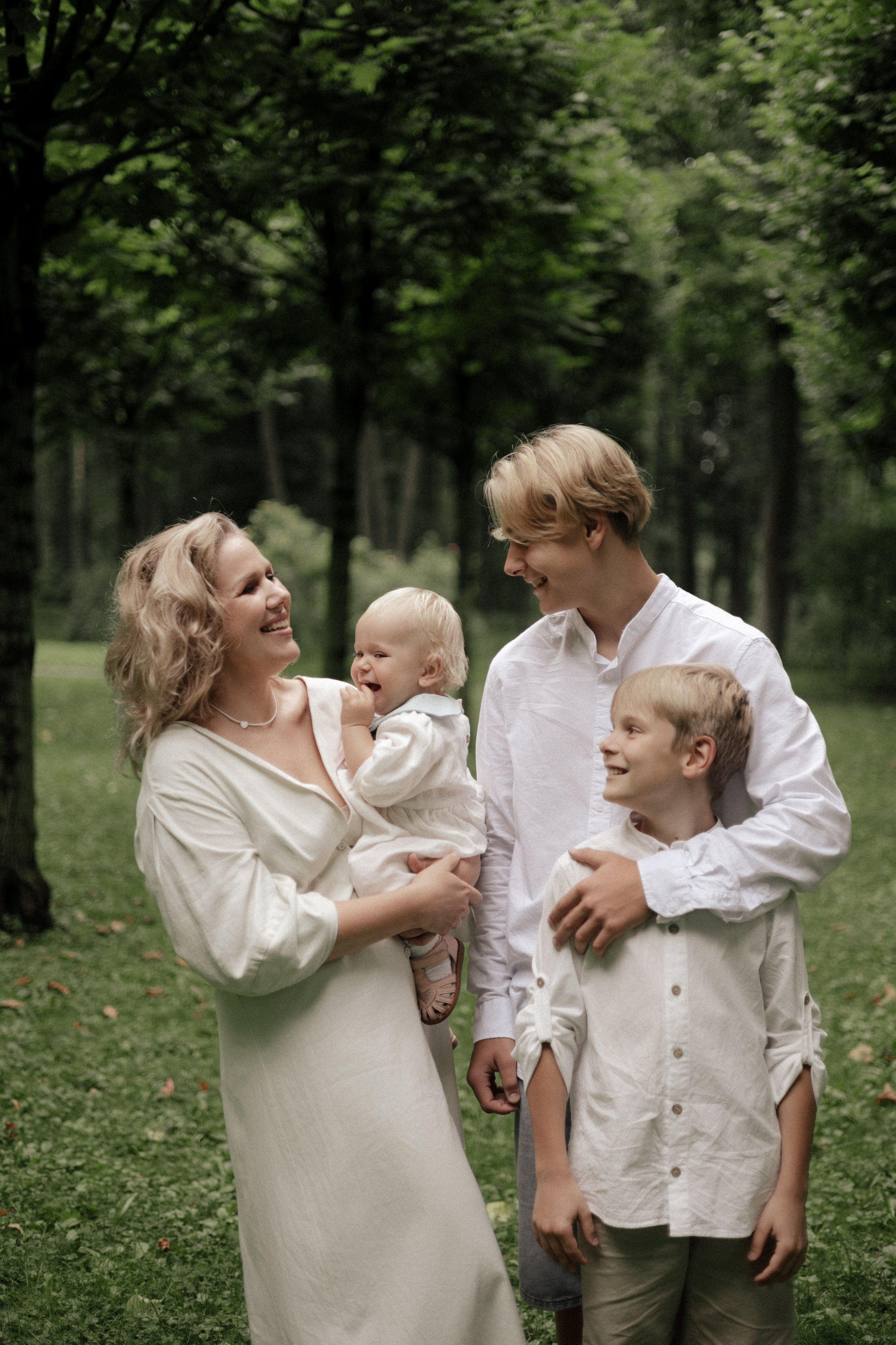 Семейная фотосессия в Оставьевском парке. Свадебный и портретный фотограф в Москве Анастасия Масюк