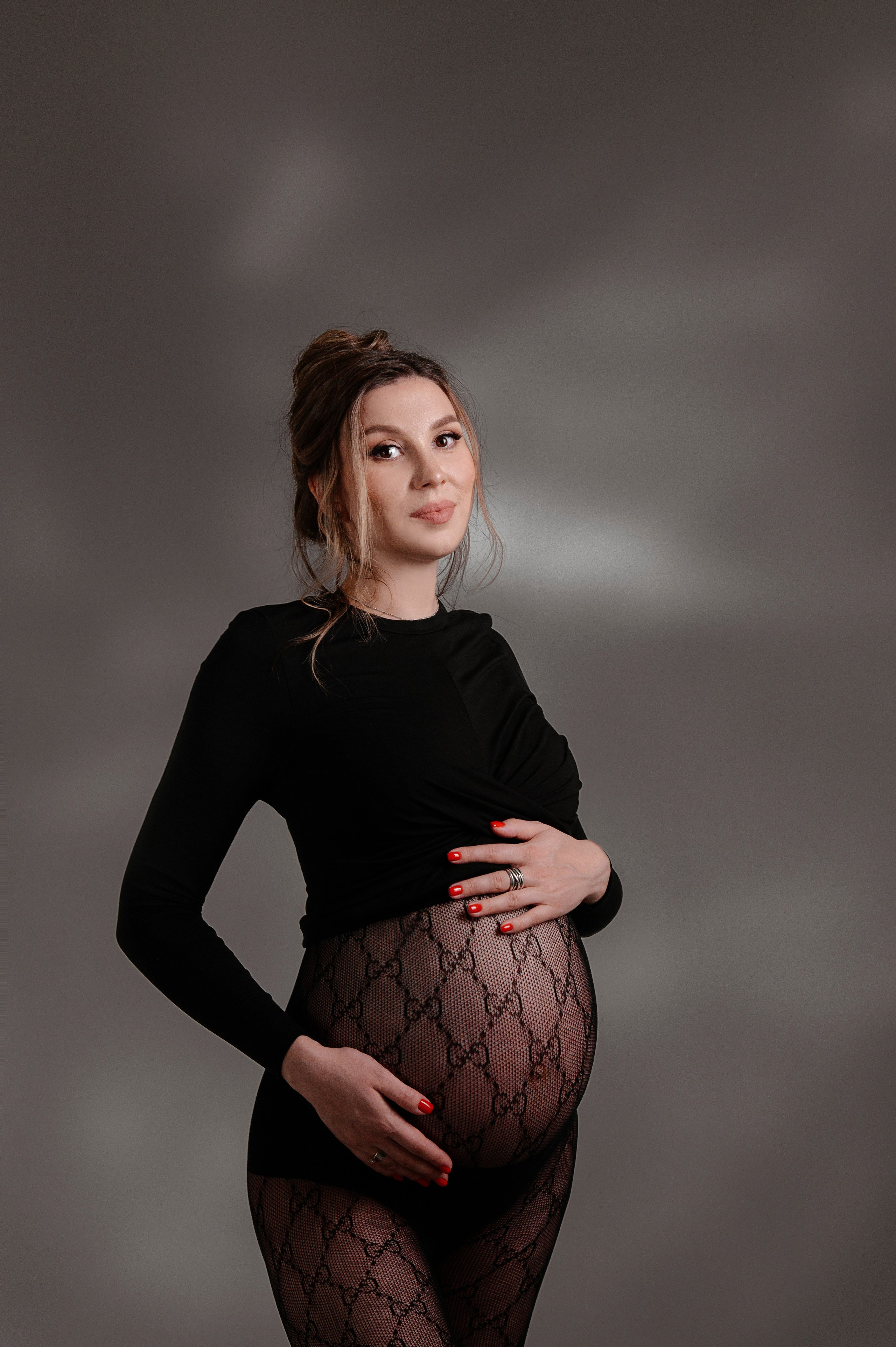 Фотосессия беременности на студии Караганда. Свадебный фотограф Караганда