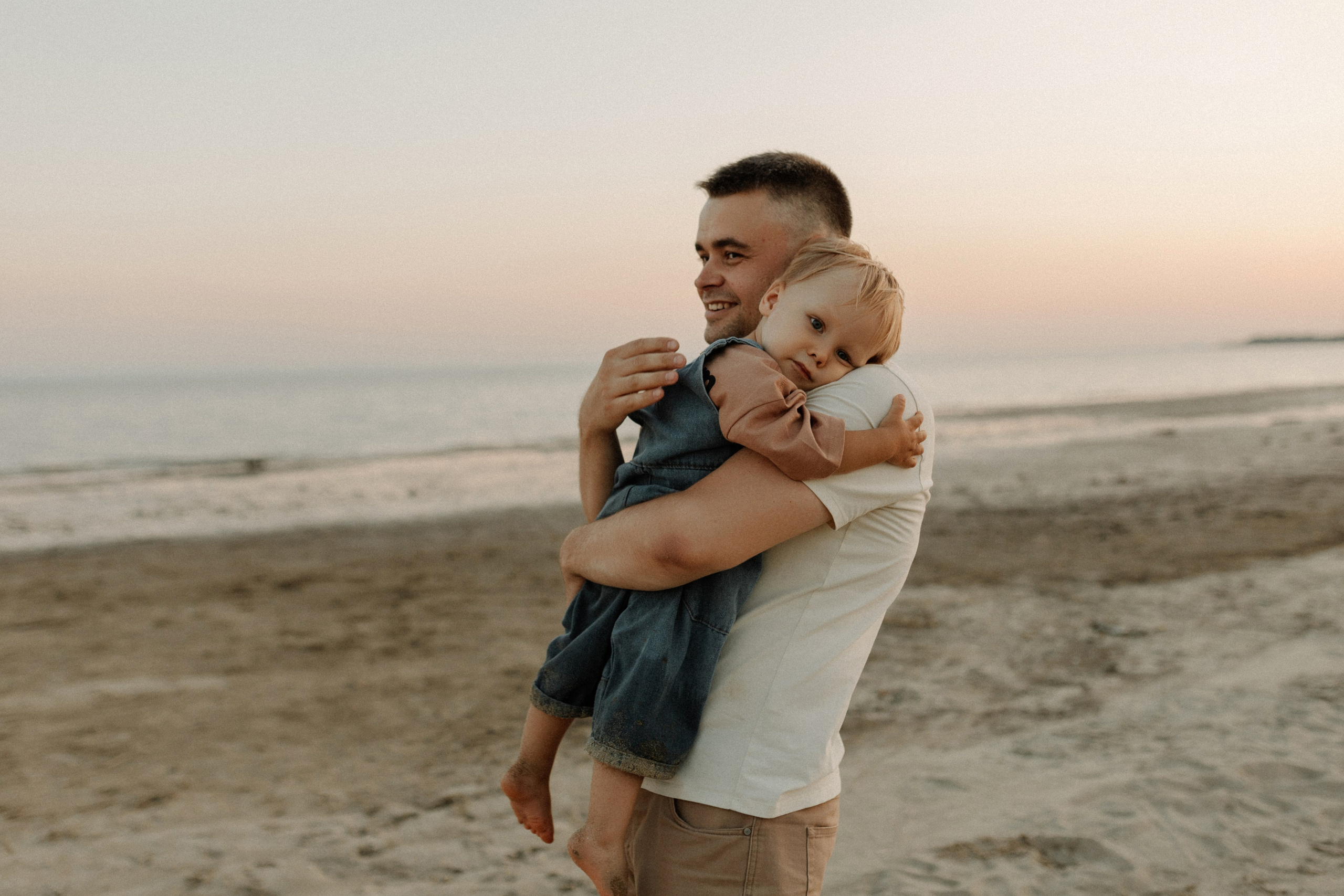 Трое у реки, не считая фотографа. Семейный фотограф в Краснодаре Яна Морева