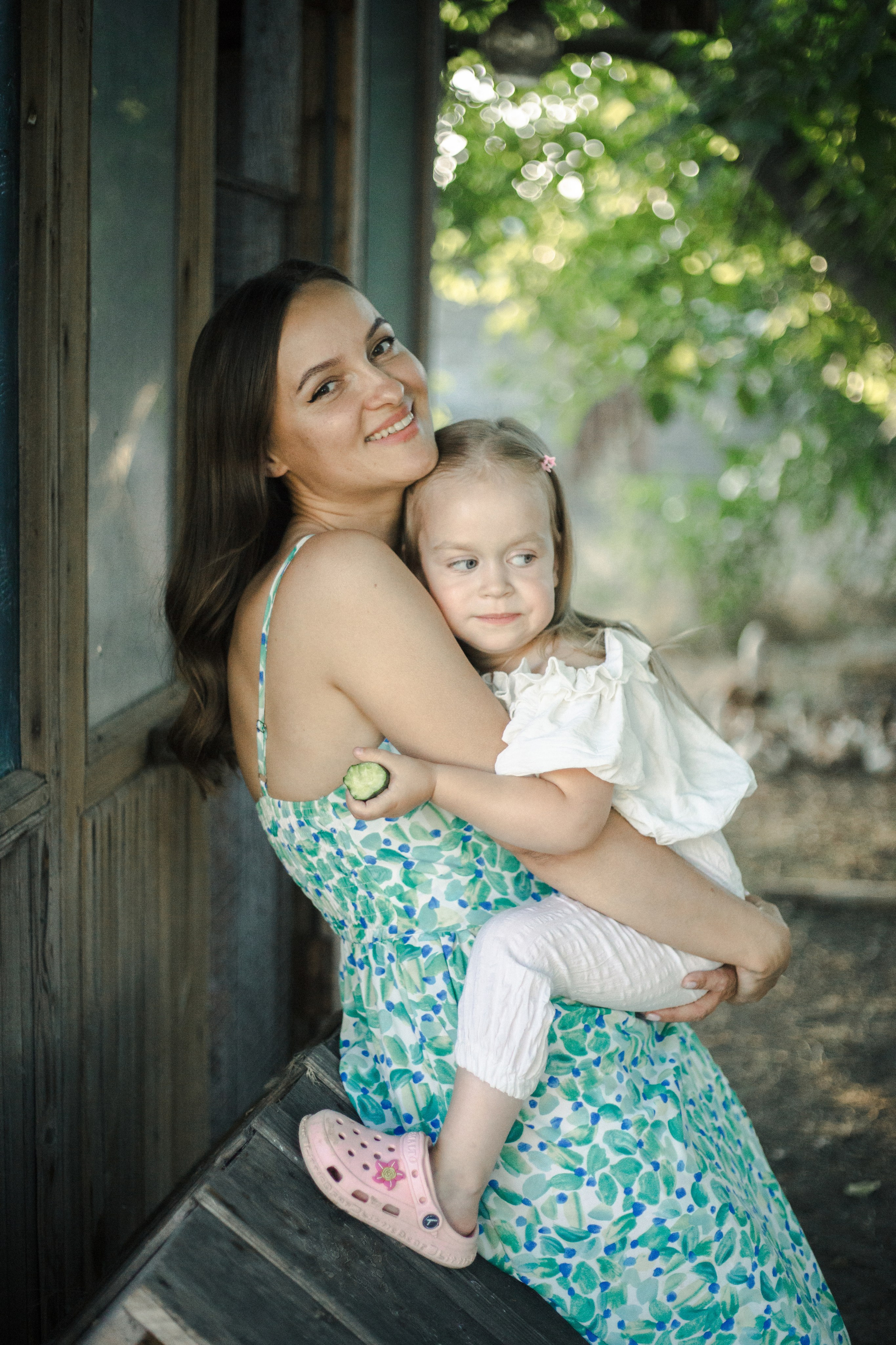 У бабушки в саду. Елизавета и Мария. Фотограф в Ростове-на-Дону и Краснодаре Елизавета Киселёва