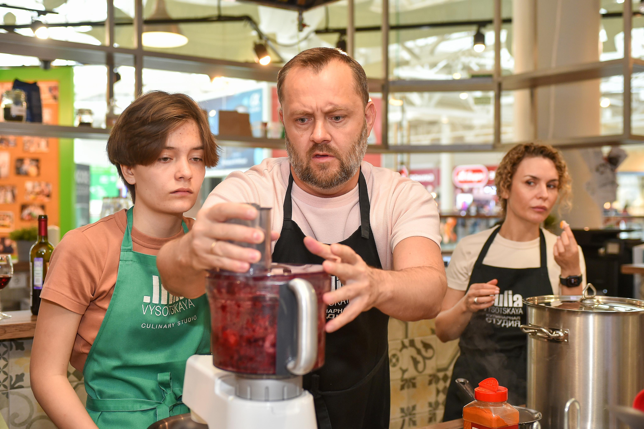 С любимой сестрой в студии Юлии Высоцкой. Фотограф в Москве Дмитрий Тимошенко