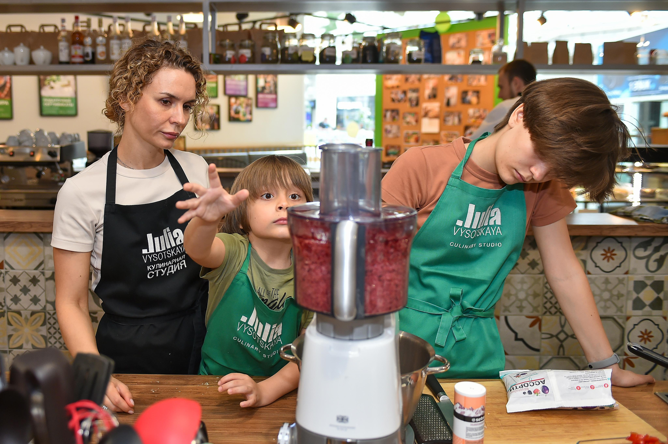 С любимой сестрой в студии Юлии Высоцкой. Фотограф в Москве Дмитрий Тимошенко