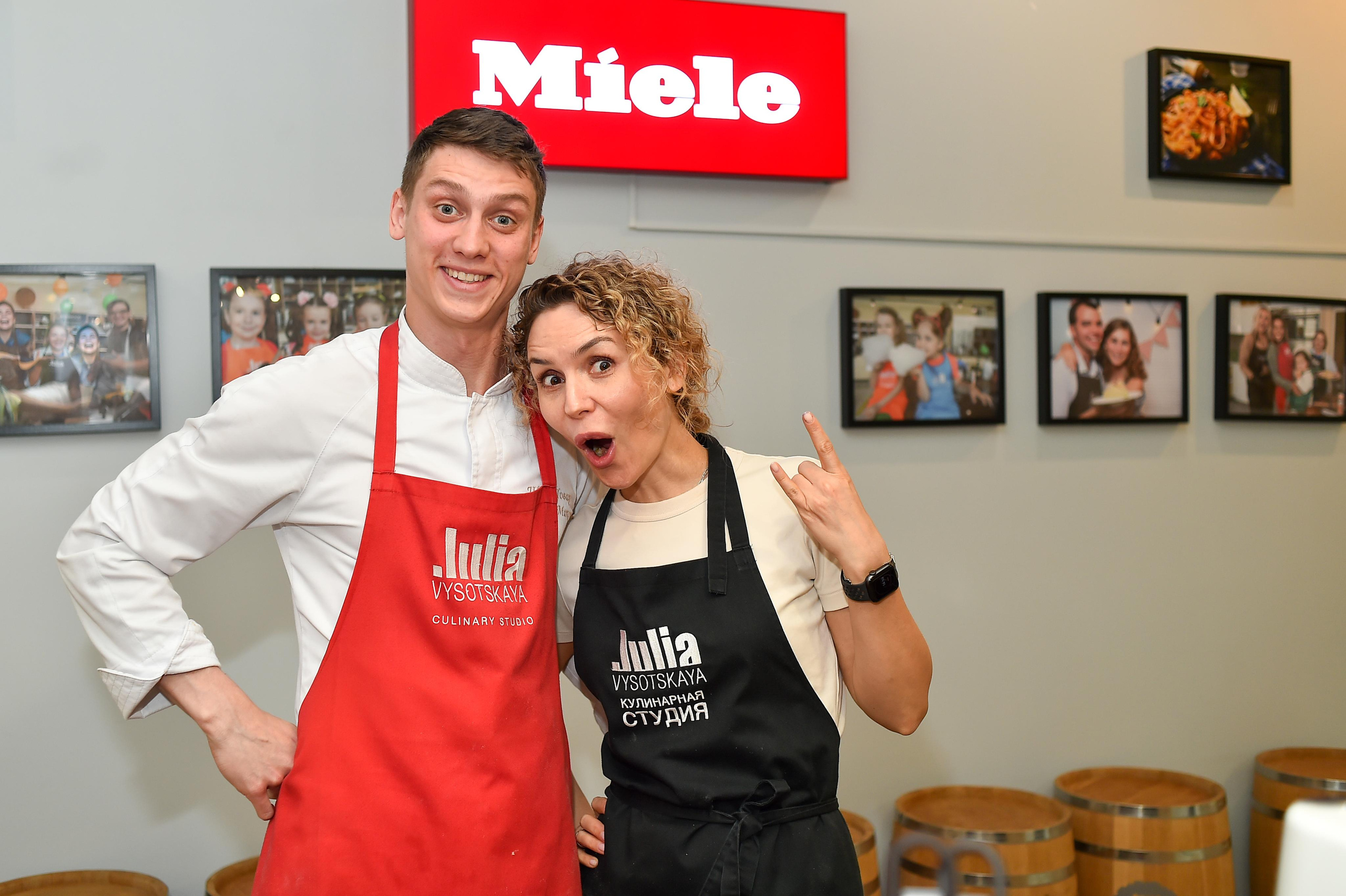 С любимой сестрой в студии Юлии Высоцкой. Фотограф в Москве Дмитрий Тимошенко