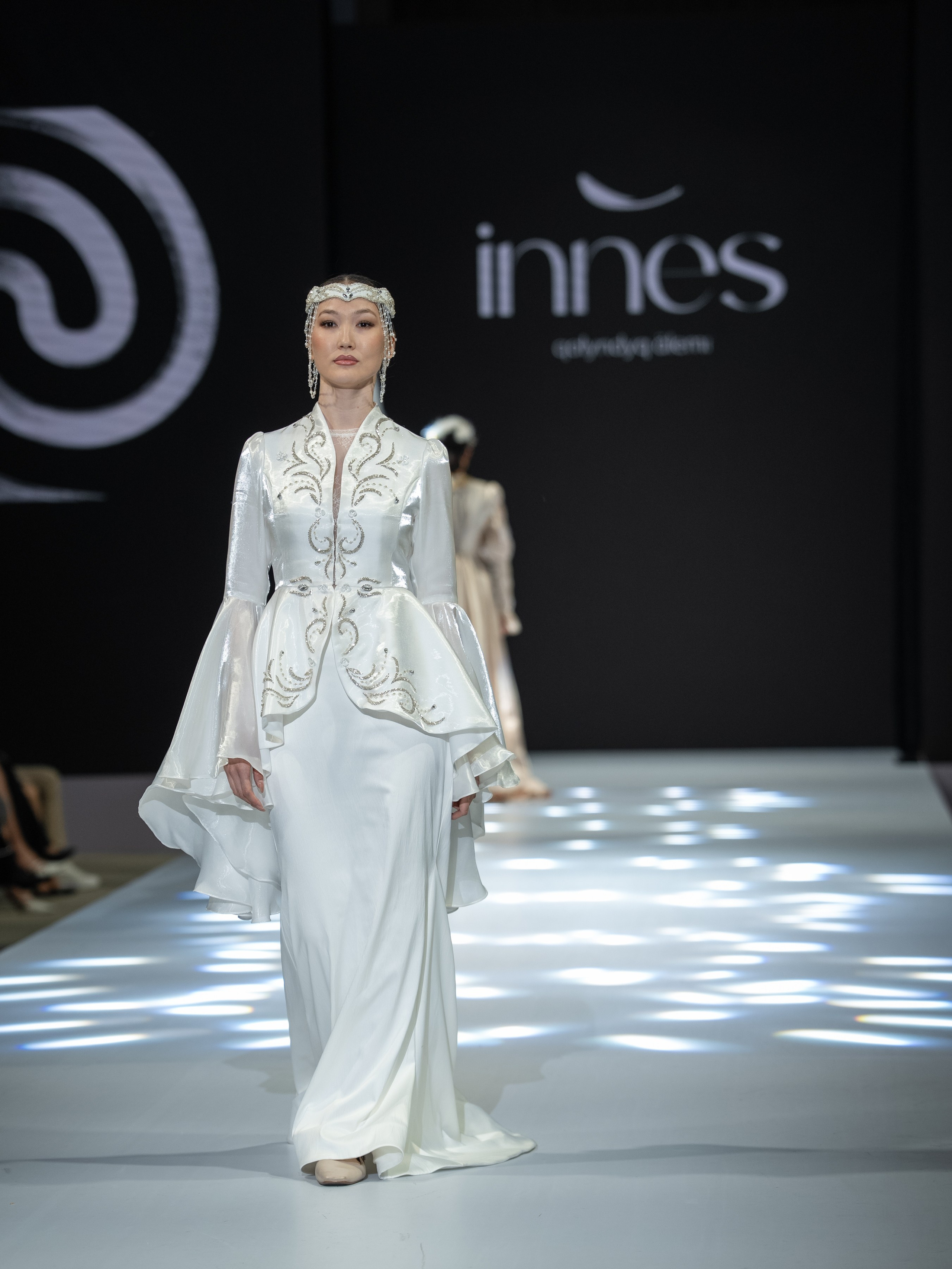 EURASIAN FASHION WEEK Innes. Сайт Алматинского НЮ АРТ, будуар и фэшн фотографа Дениса Карпенко
