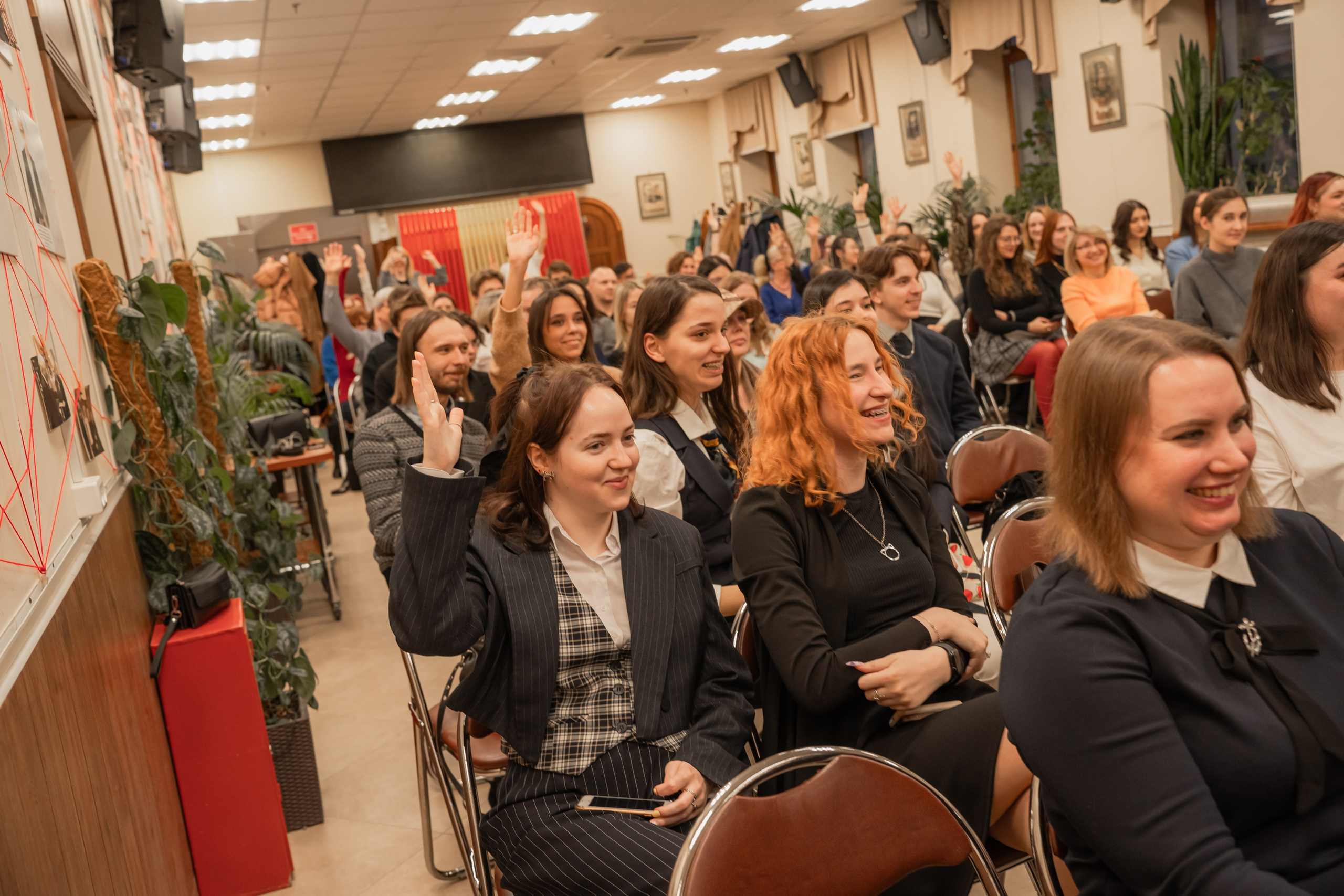 Презентация книги «Человек за бортом», автор София Цой. Репортажный фотограф Анастасия Рубцова