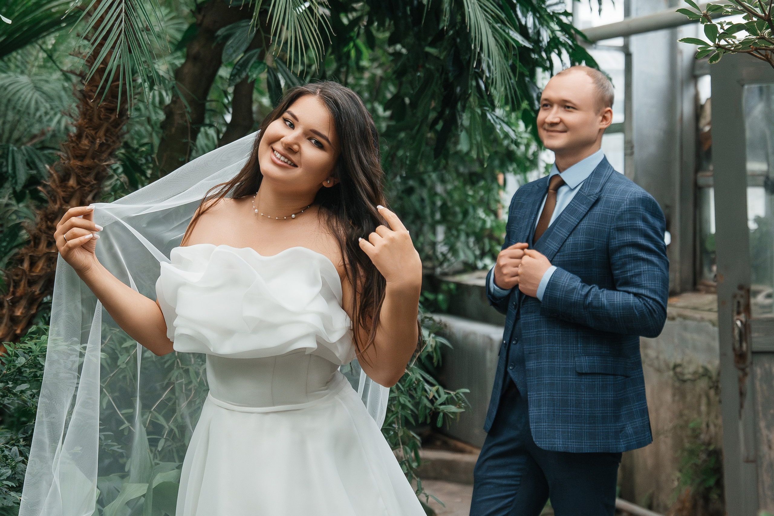 Свадебная фотосессия в оранжерее Ботанического сада им. Цицина. Свадебный и репортажный фотограф-видеограф Москва и Московская область