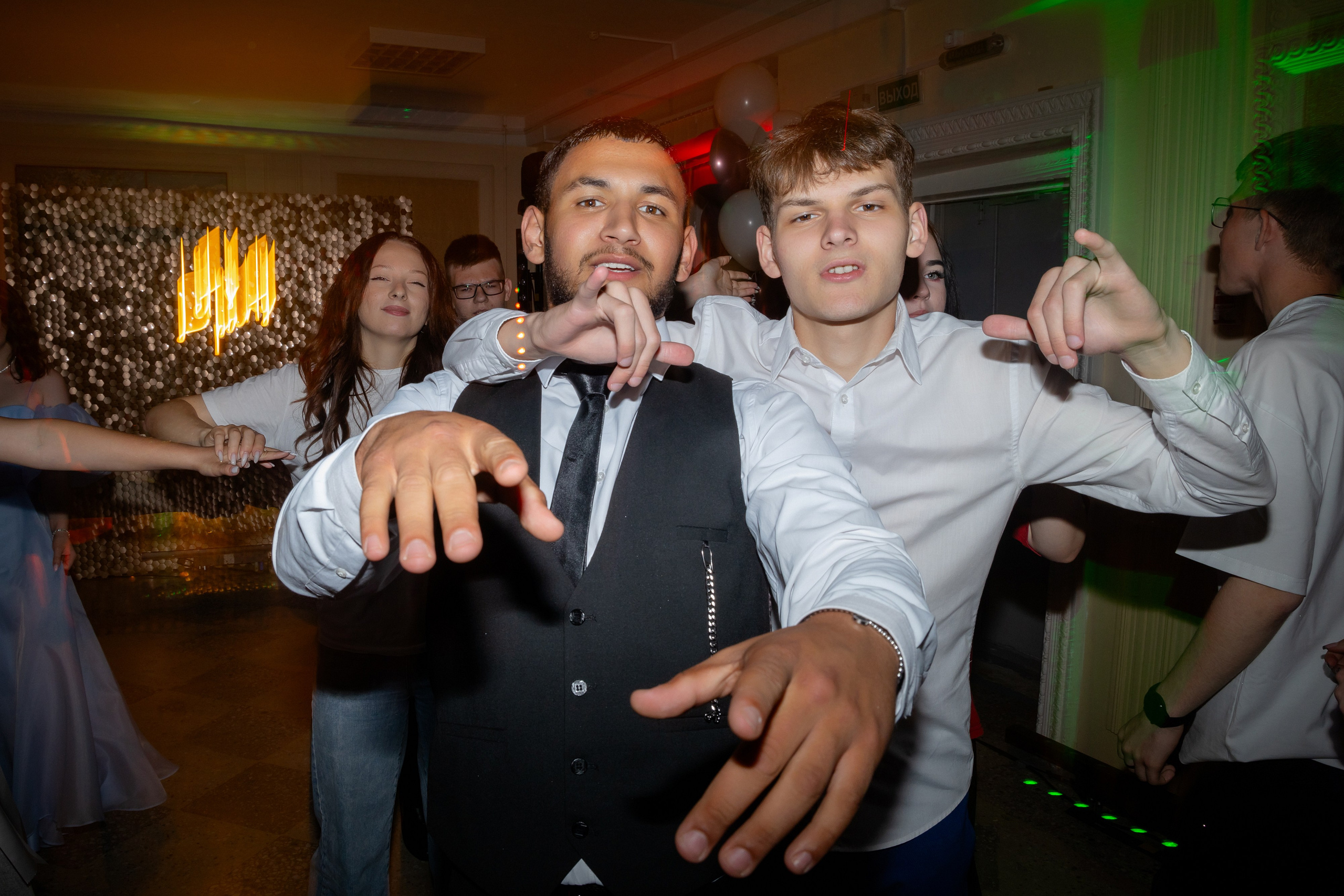 Школьный выпускной 2024 год в Соколе (Минск). Свадебный фотограф в Минске/Беларуси Сергей Спиридонов