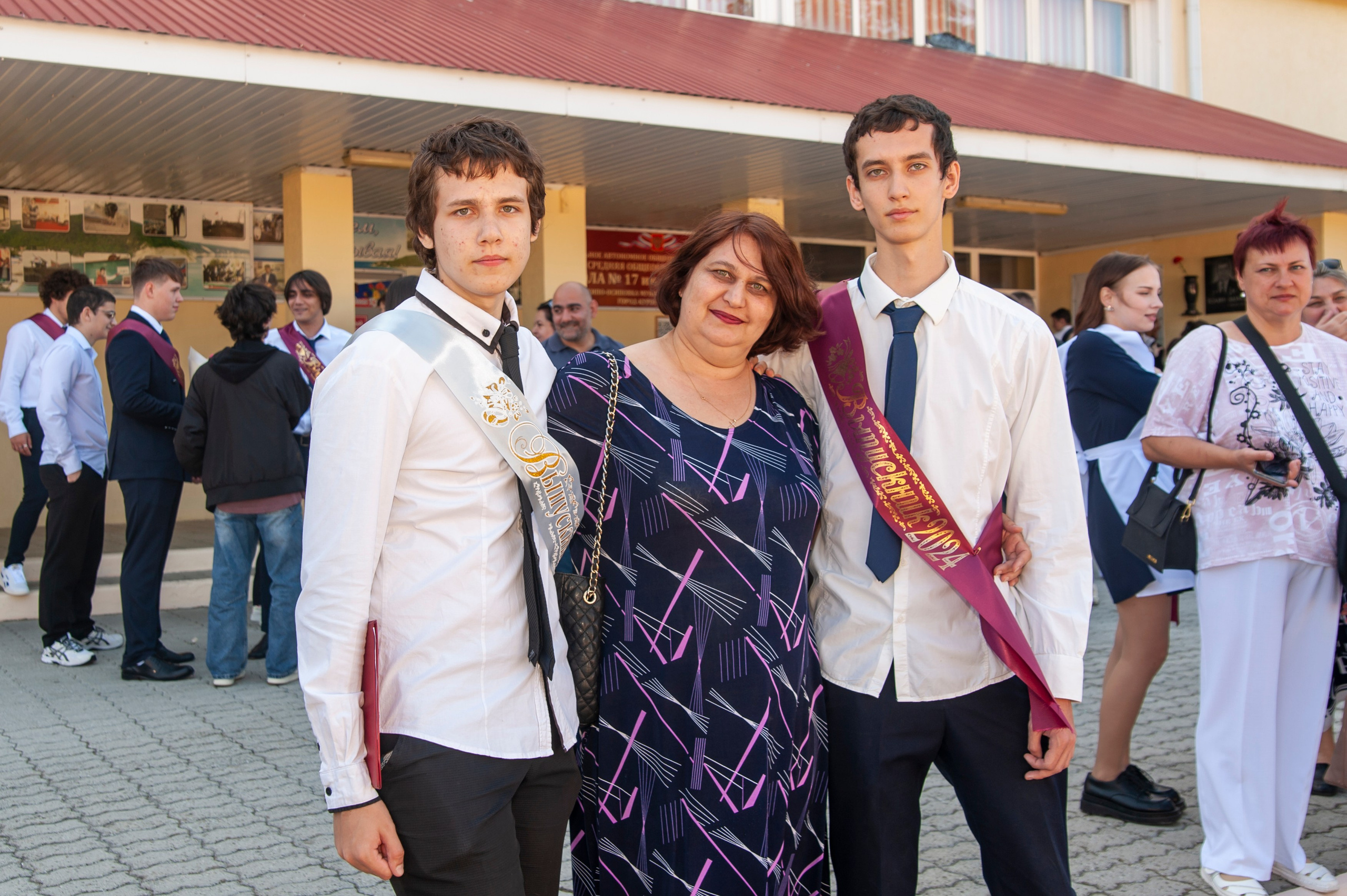 Последний Звонок МАОУ СОШ № 17 им. Эдуарда Есаяна — Архипо-Осиповка. Свадебный и семейный фотограф Денис Лукьянов в Краснодаре, Краснодарском крае и Республике Крым