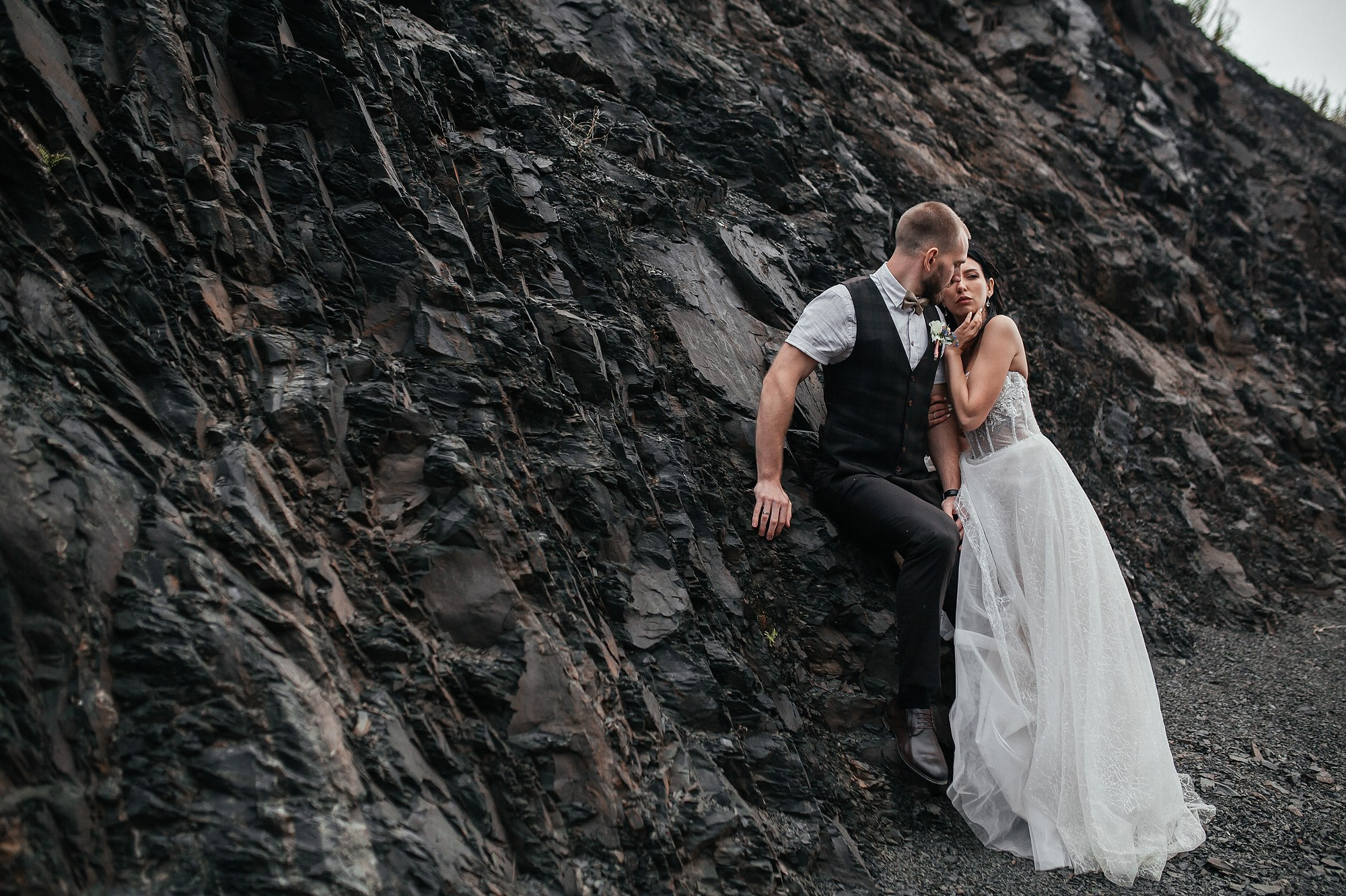 свадьба у скал