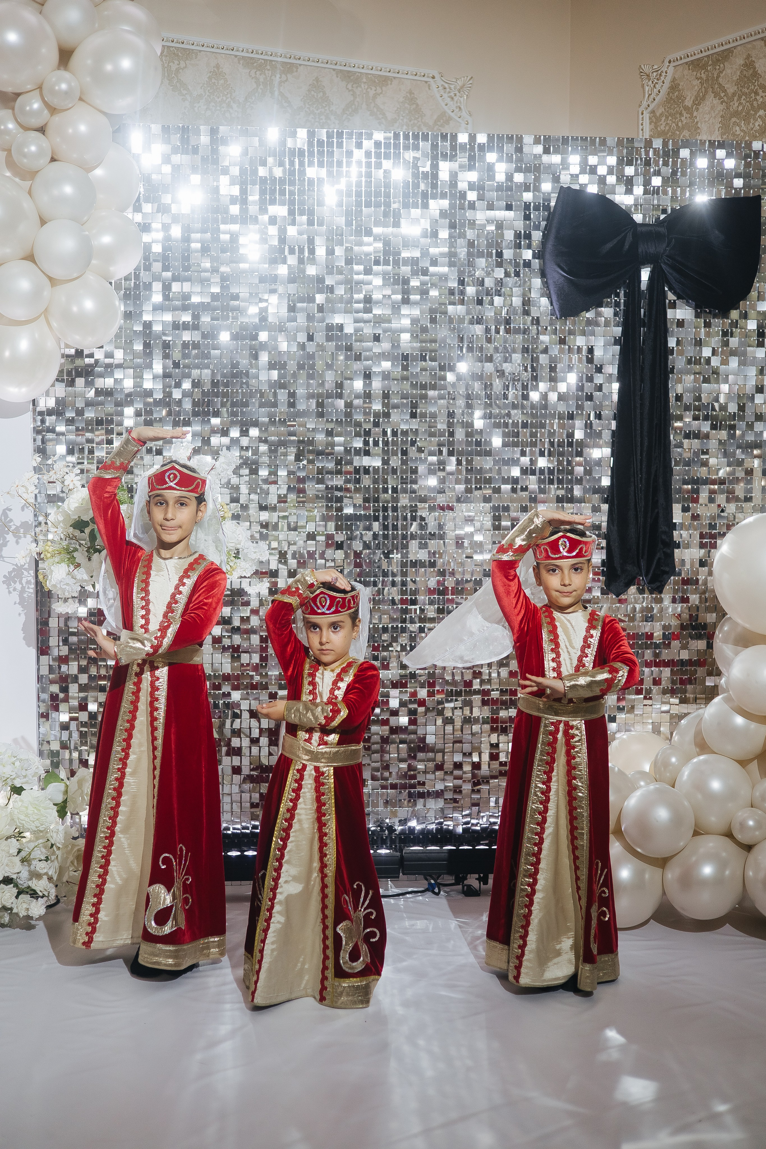 Ани и Назели. 35&5 День рождения, «Янтарь». Фотограф в Красноярске Надежда Воскресенская