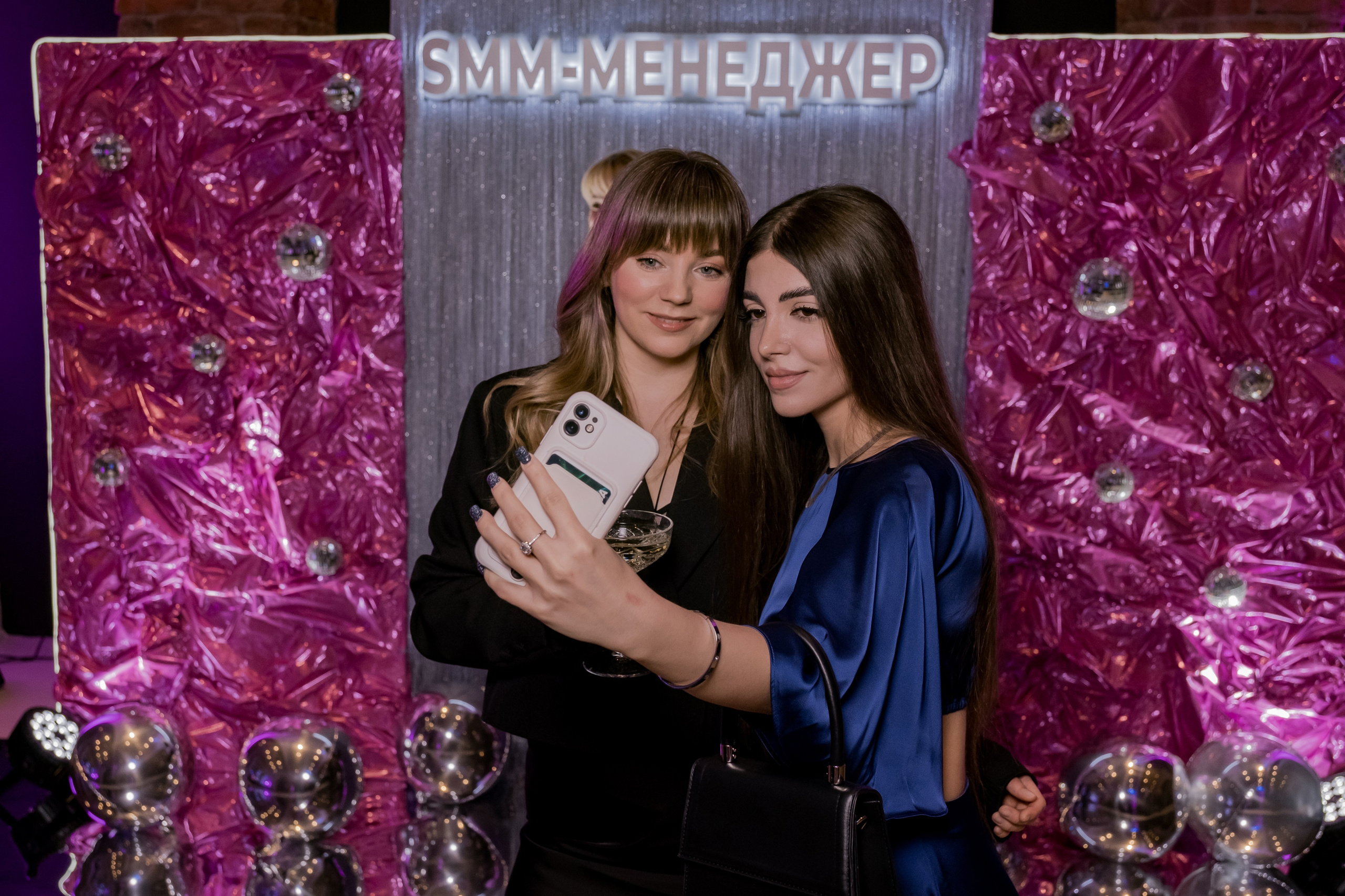 Выпускной онлайн-школы Шушанны Исраелян совместно с Анной Горбуновой. Репортажный фотограф Анастасия Ащепкова