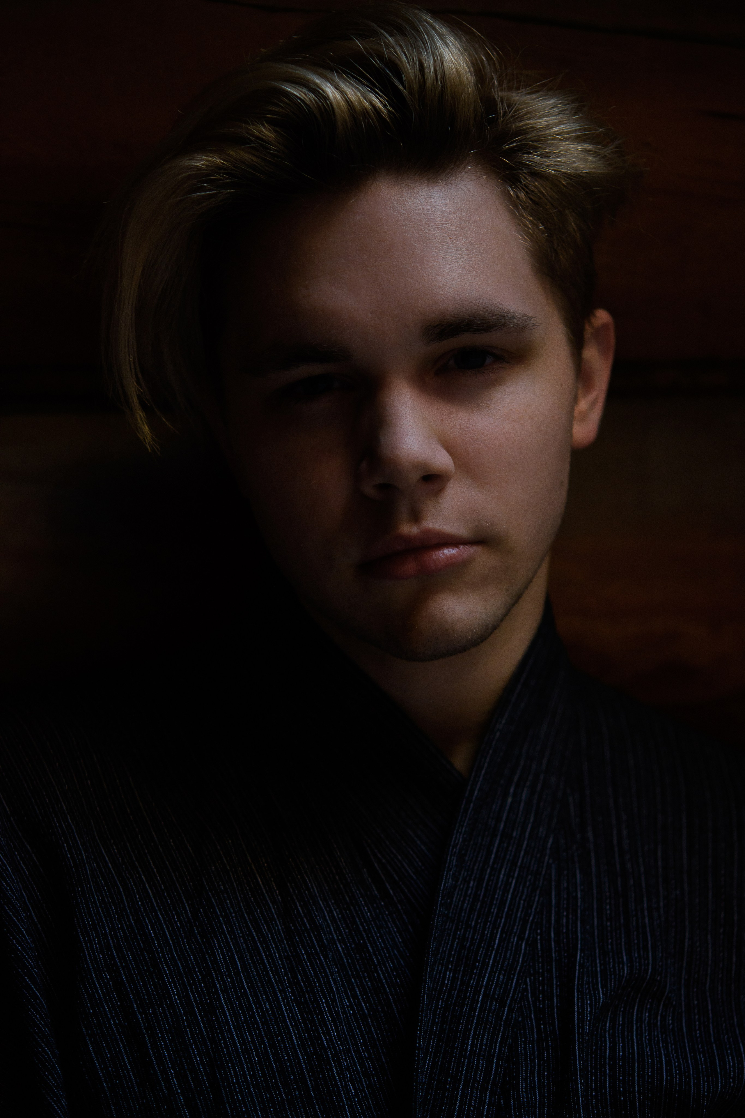 Фотосессия подростка в темном ключе. Главная