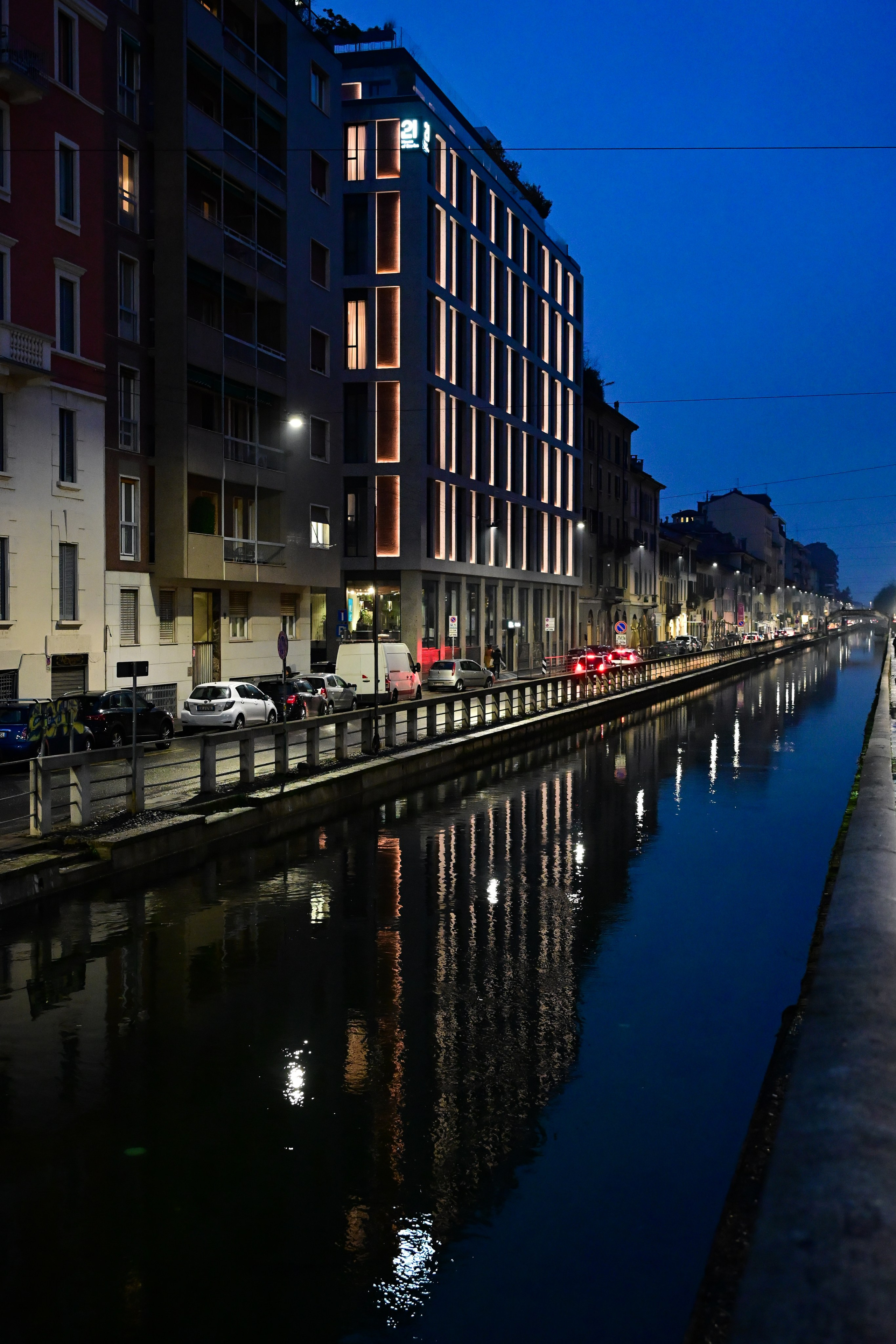 Milano: Navigli, City, Trams. Фотограф Минск