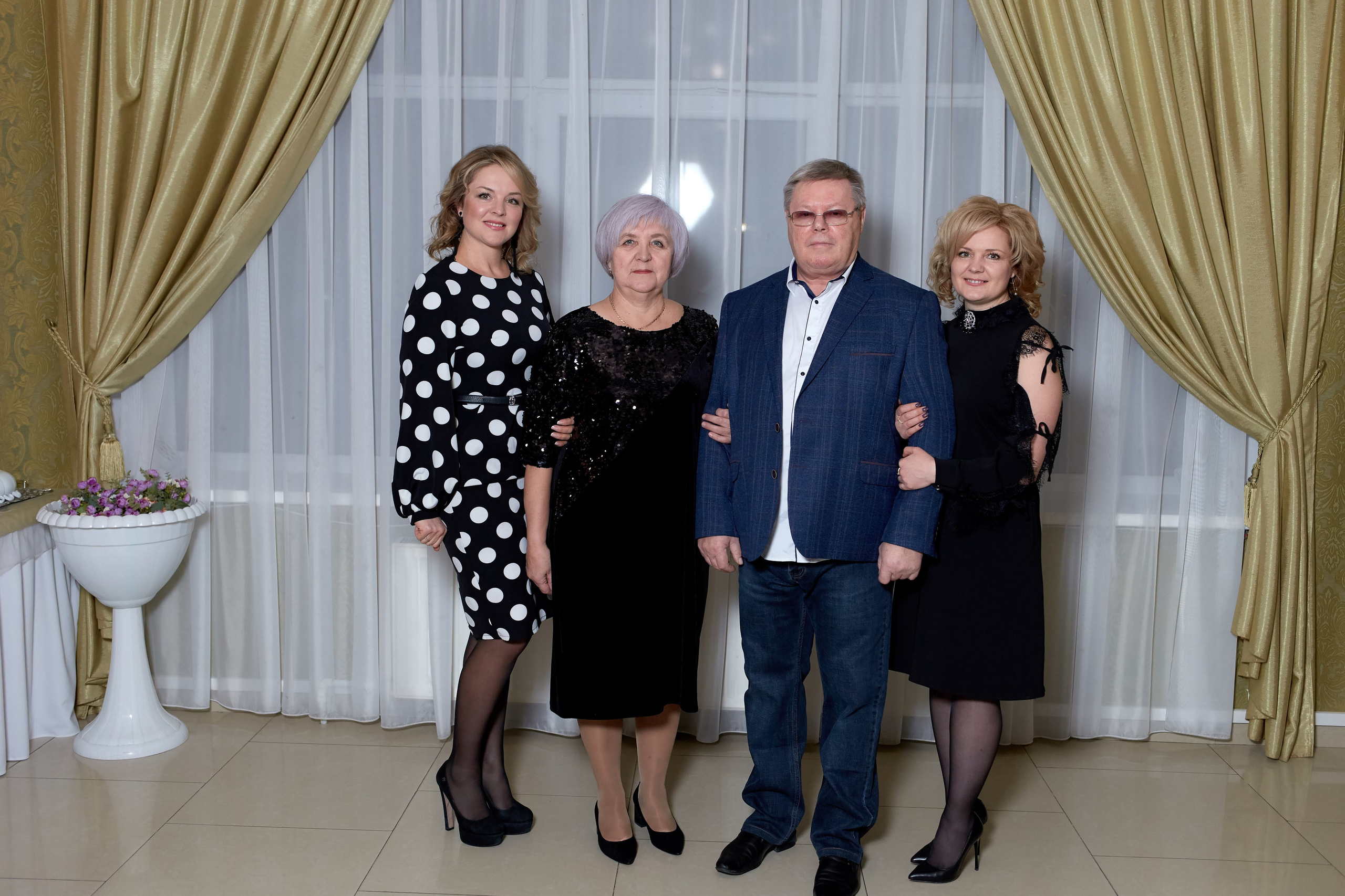 Фотограф на юбилей и торжество. Фотограф Выпускные альбомы Таганрог Сергей Коробченко