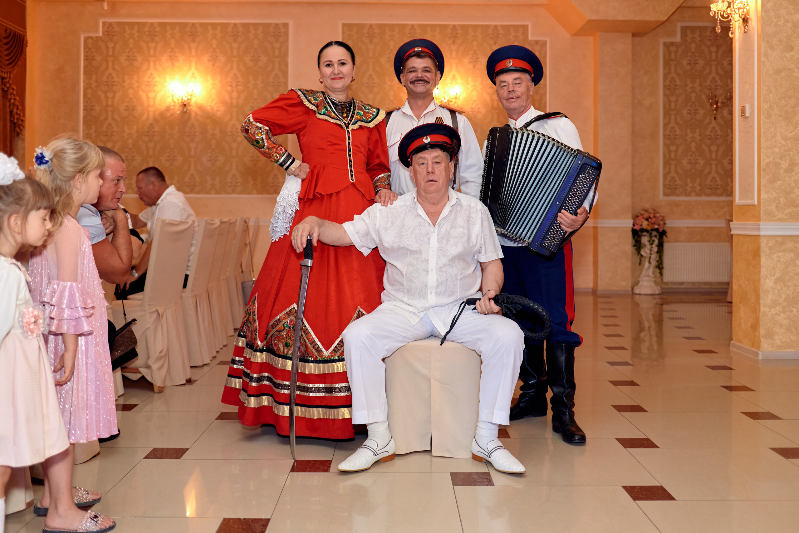 Фотограф на юбилей и торжество. Фотограф Выпускные альбомы Таганрог Сергей Коробченко