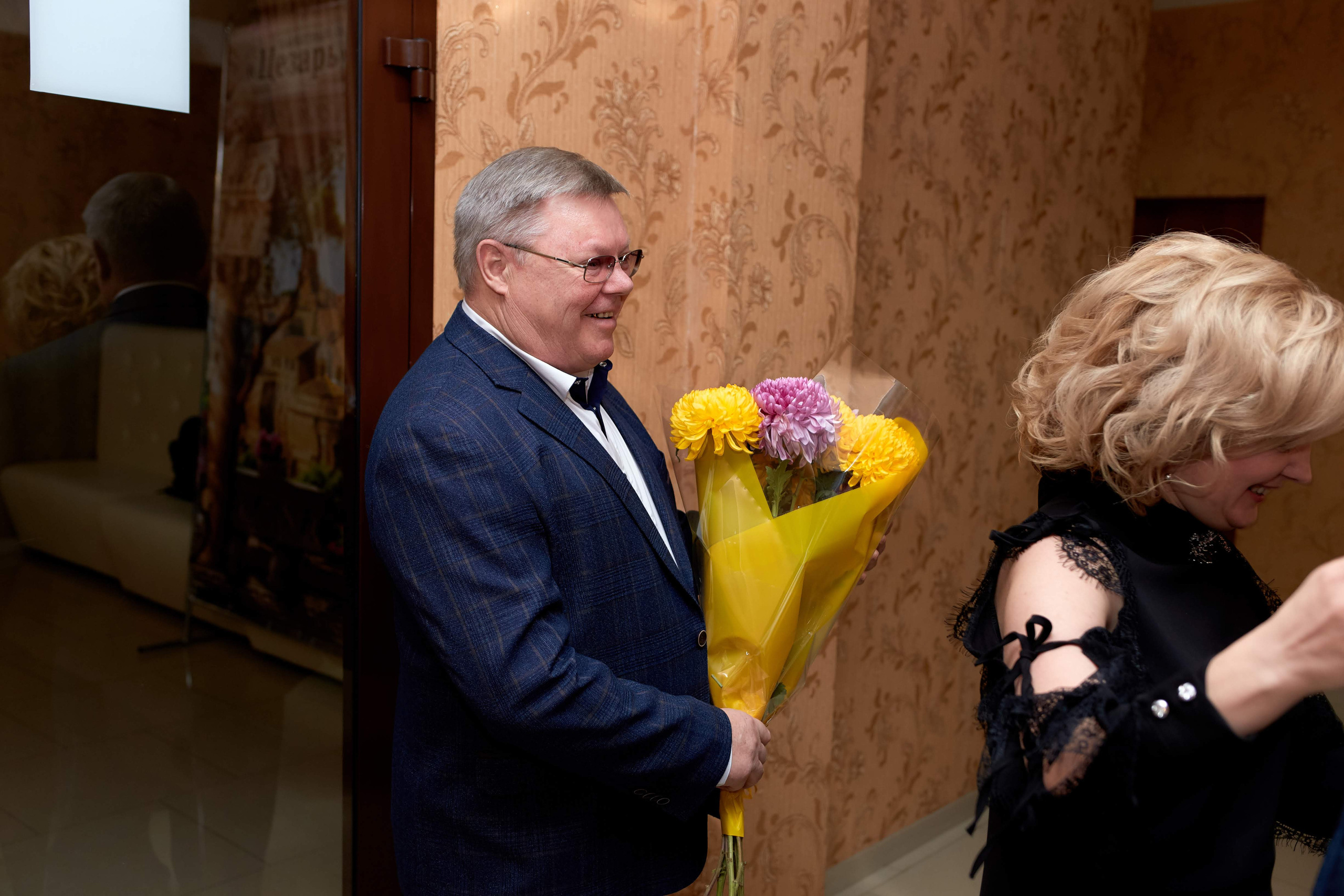 Фотограф на юбилей и торжество. Фотограф Выпускные альбомы Таганрог Сергей Коробченко