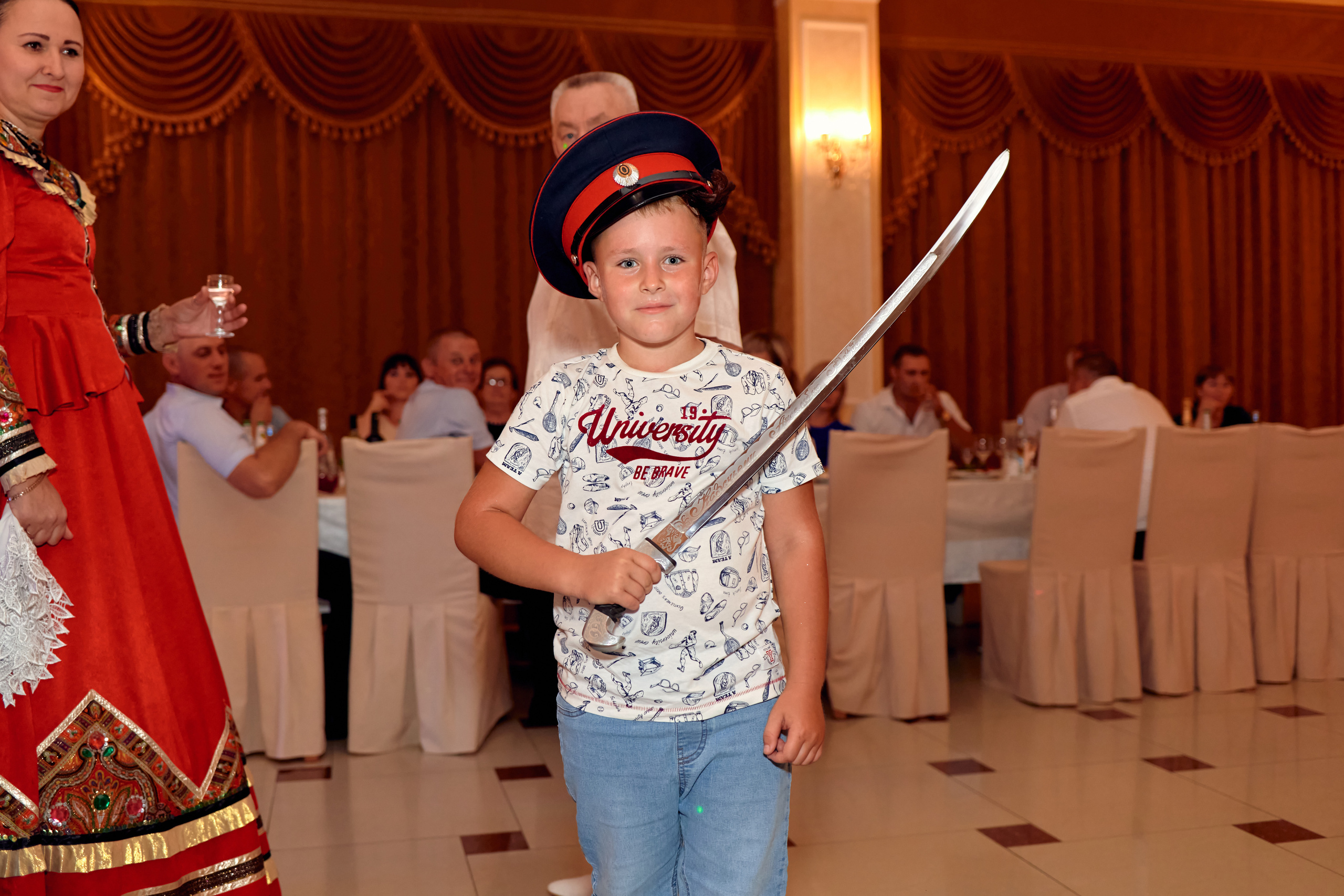 Фотограф на юбилей и торжество. Фотограф Выпускные альбомы Таганрог Сергей Коробченко