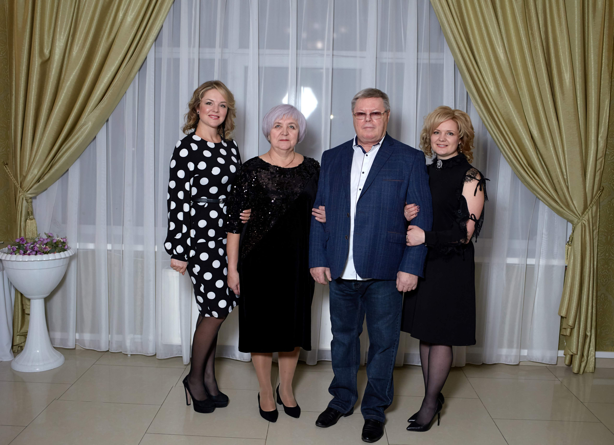 Фотограф на юбилей и торжество. Фотограф Выпускные альбомы Таганрог Сергей Коробченко