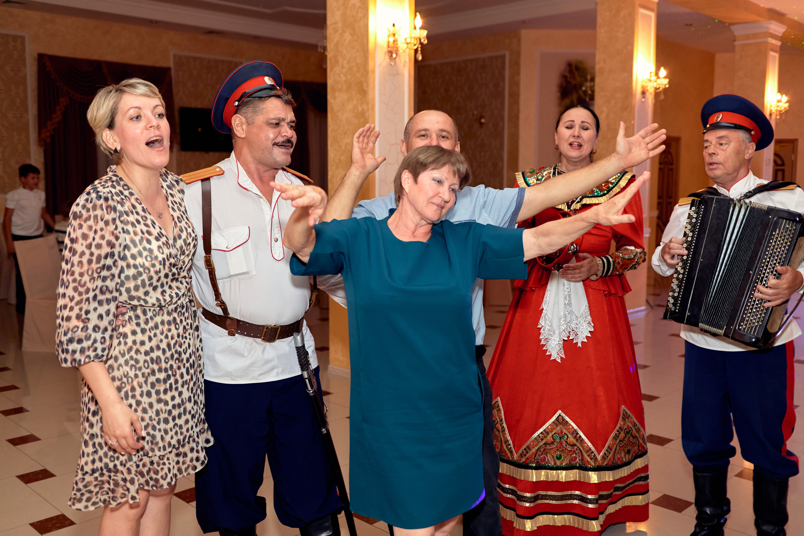 Фотограф на юбилей и торжество. Фотограф Выпускные альбомы Таганрог Сергей Коробченко