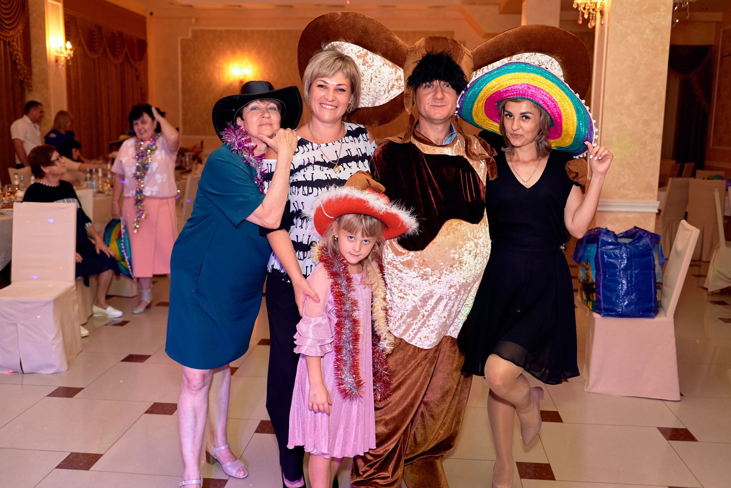 Фотограф на юбилей и торжество. Фотограф Выпускные альбомы Таганрог Сергей Коробченко