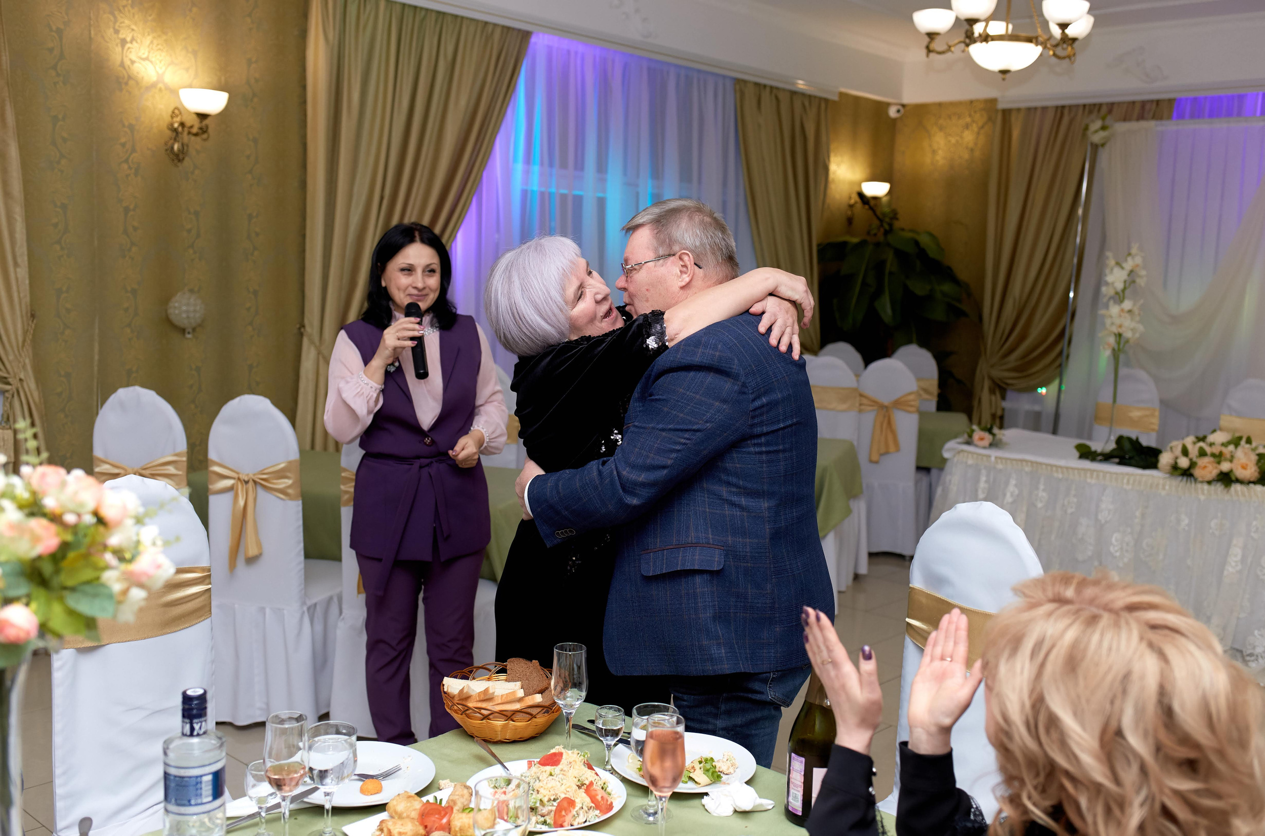 Фотограф на юбилей и торжество. Фотограф Выпускные альбомы Таганрог Сергей Коробченко