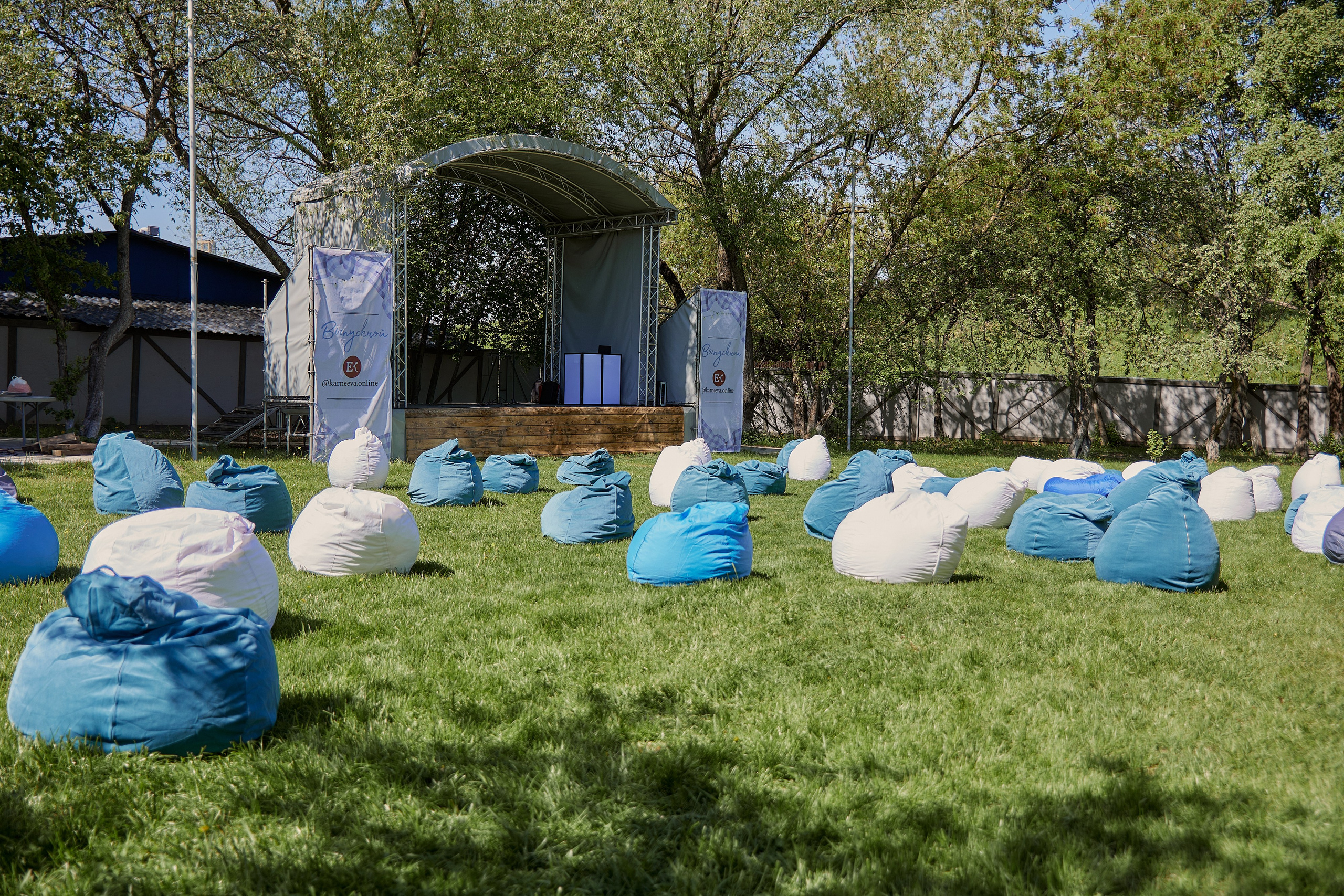 Выпускной Karneeva.online 2024. Репортажный и семейный фотограф Ухова Наталья в Москве