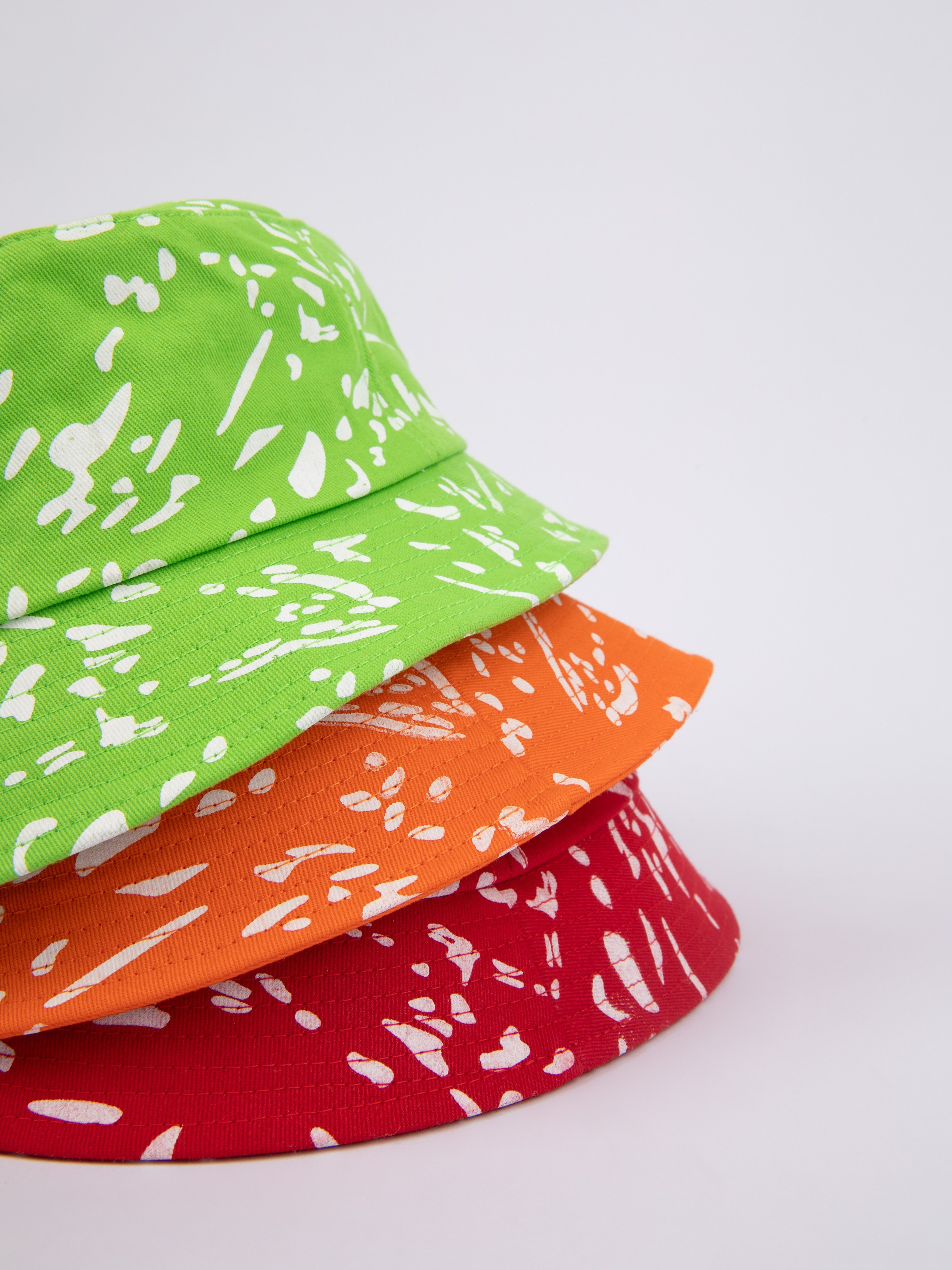 Детские панамки. Фотостудия предметной и модельной съёмки для маркетплейсов