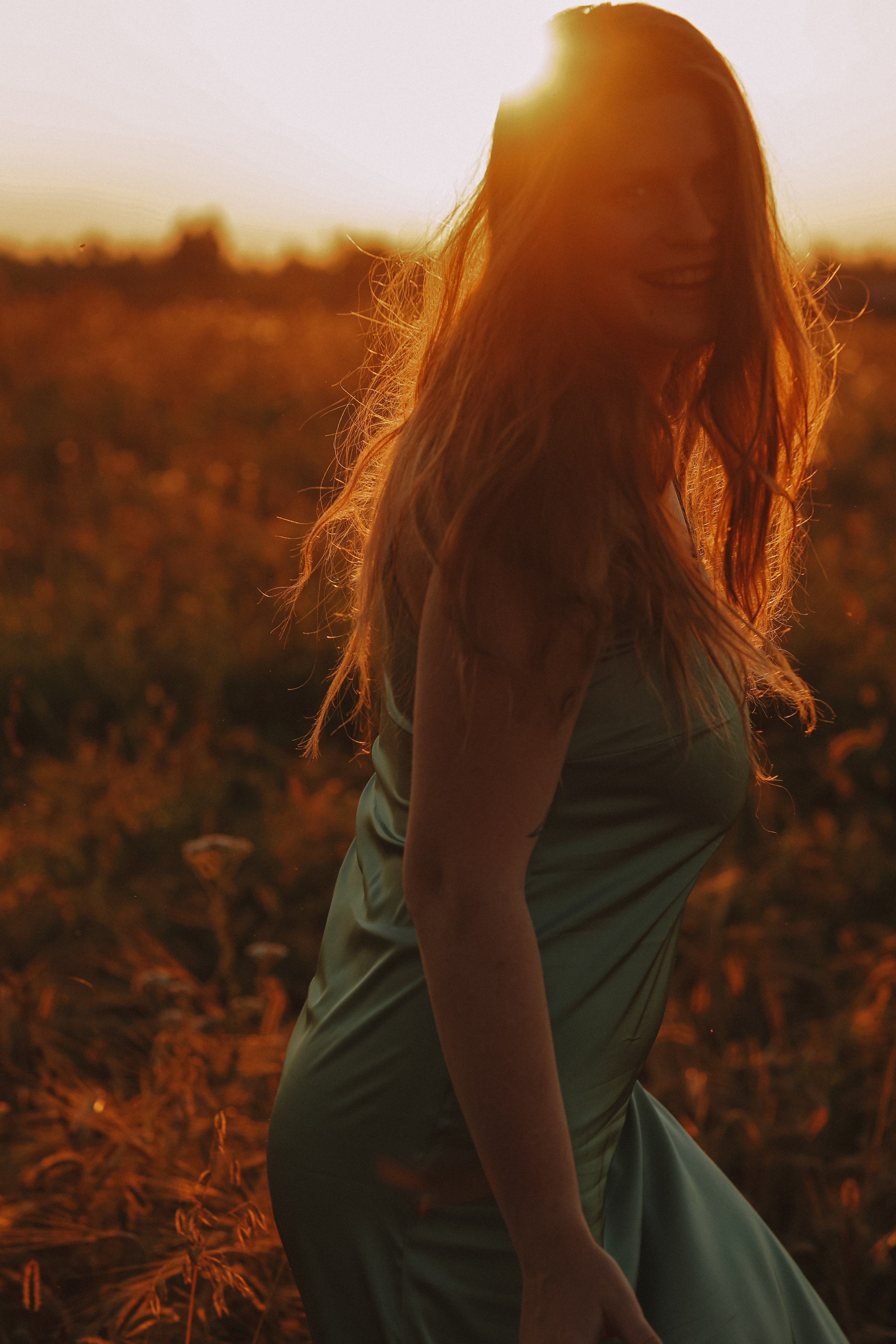 Закатное поле семейная. Семейный фотограф Тюмень, фотограф на роды Салмина Мария