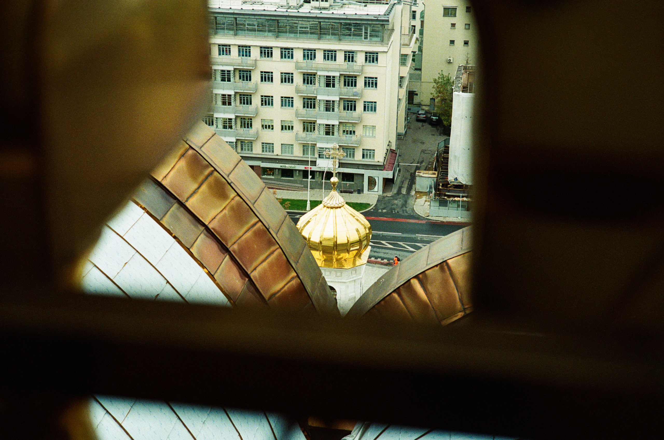 Вид со смотровой площадки Храма Христа Спасителя