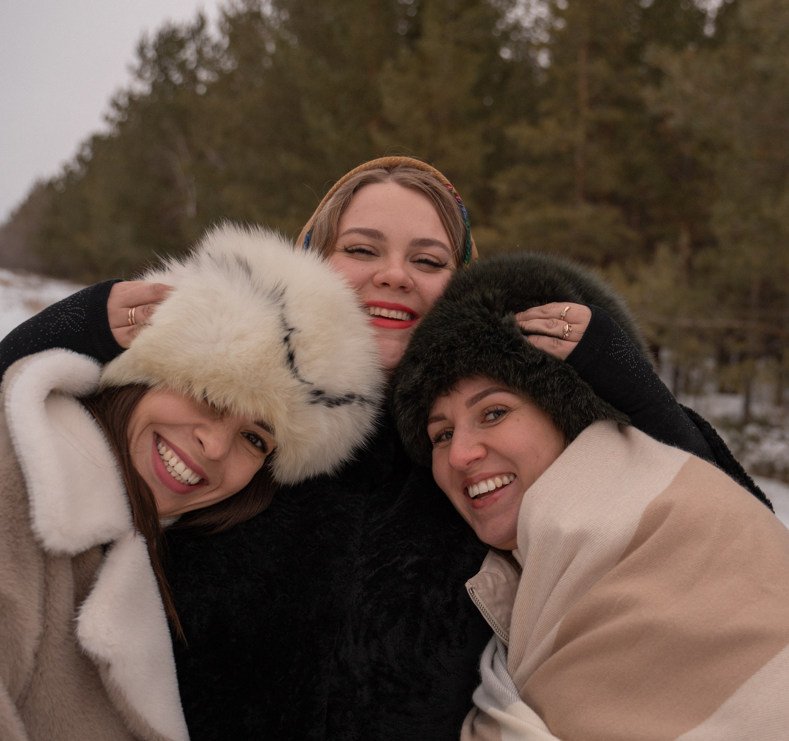 Подружки. ФОТОГРАФ/РУДНЫЙ/КОСТАНАЙ